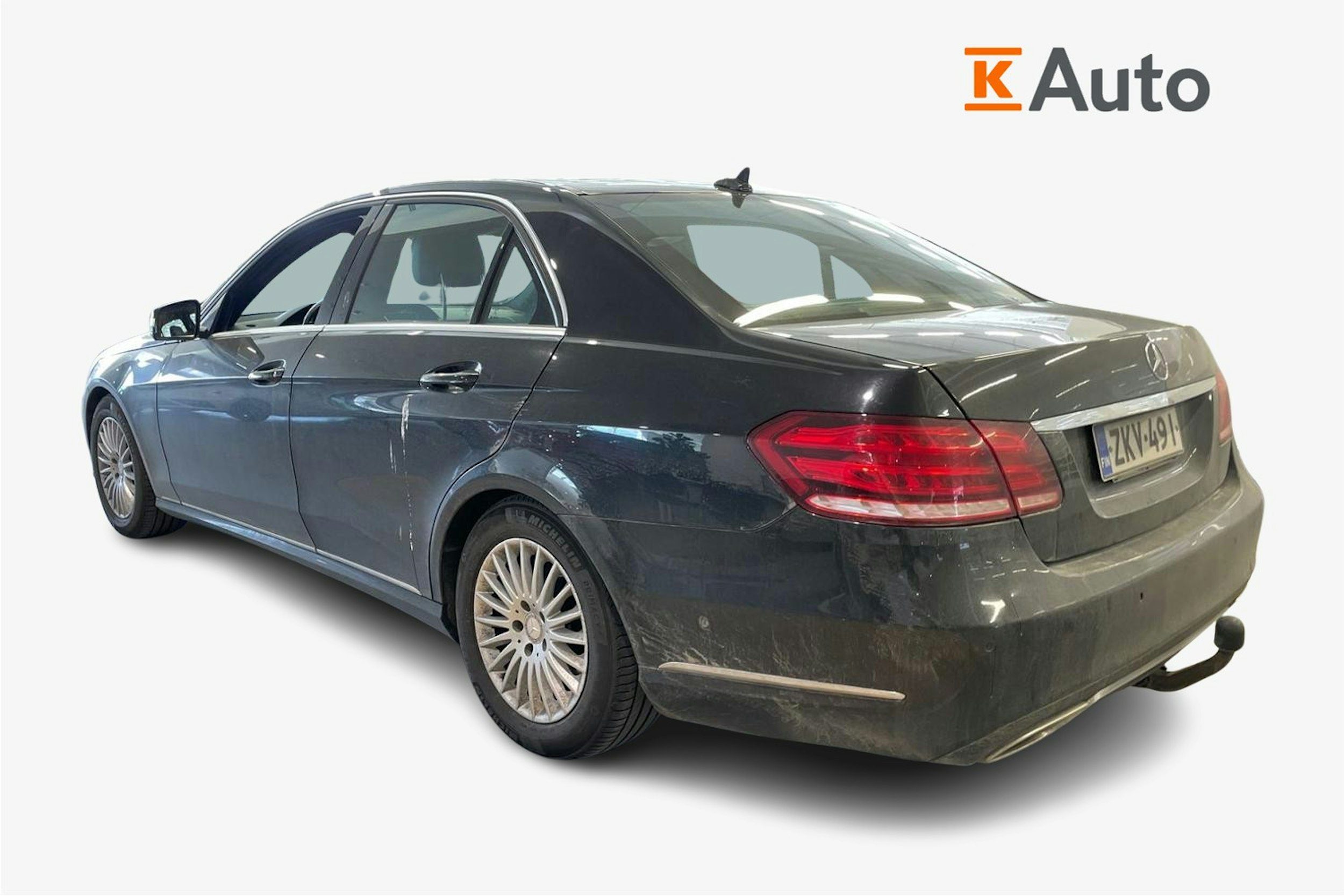 Musta Mercedes-Benz E 2013 kuva 2.