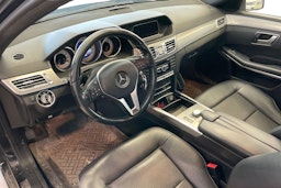 Musta Mercedes-Benz E 2013 kuva 3.