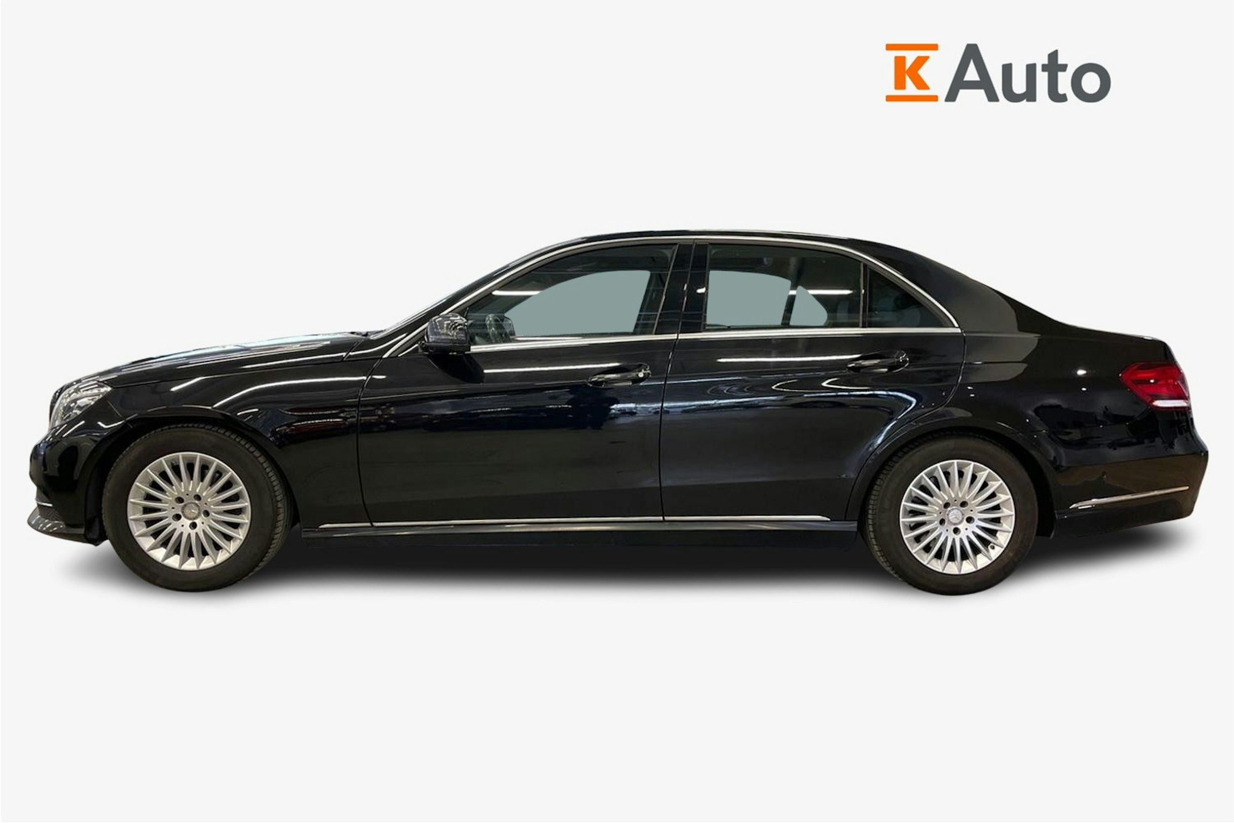 Musta Mercedes-Benz E 2013 kuva 5.