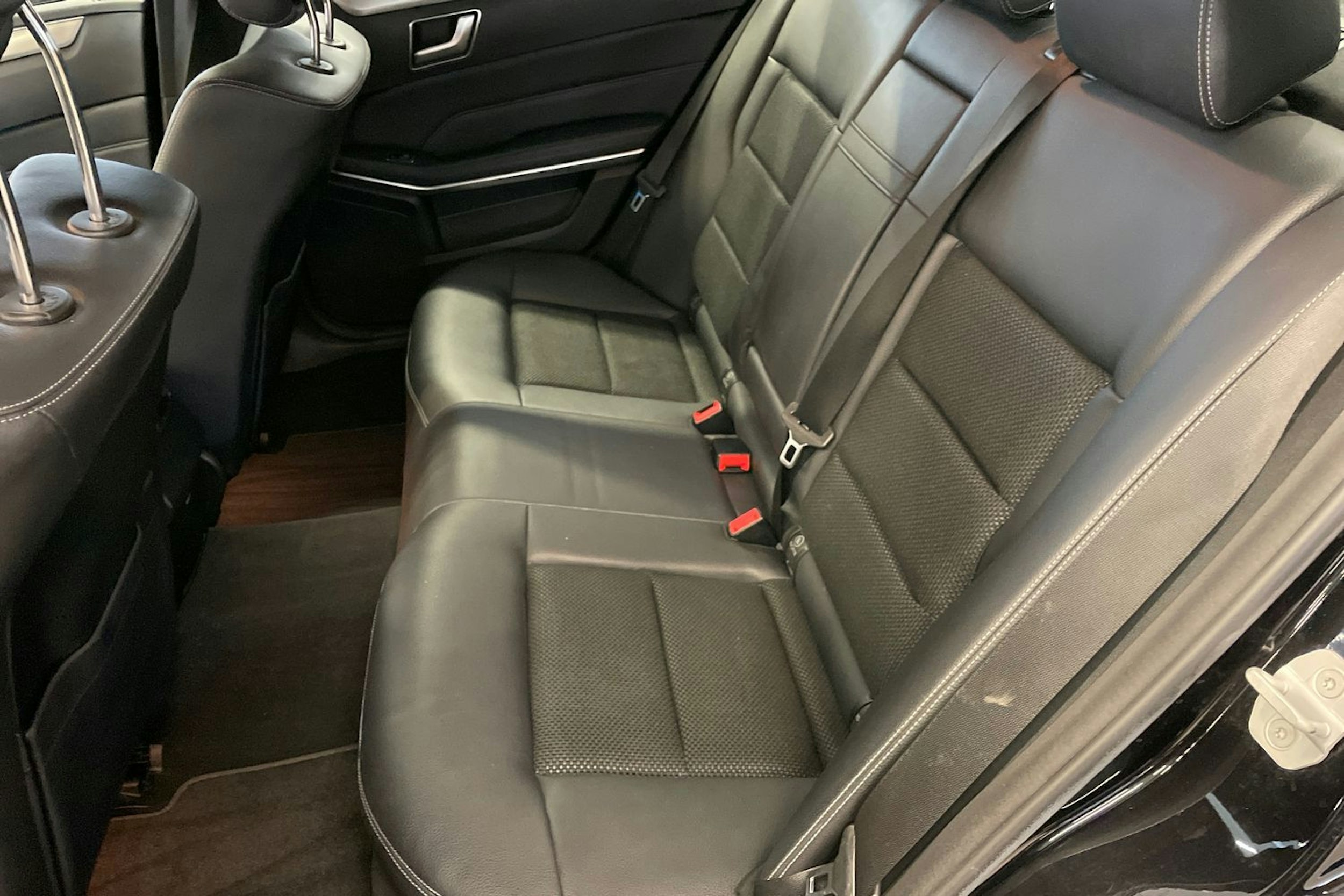 Musta Mercedes-Benz E 2013 kuva 8.