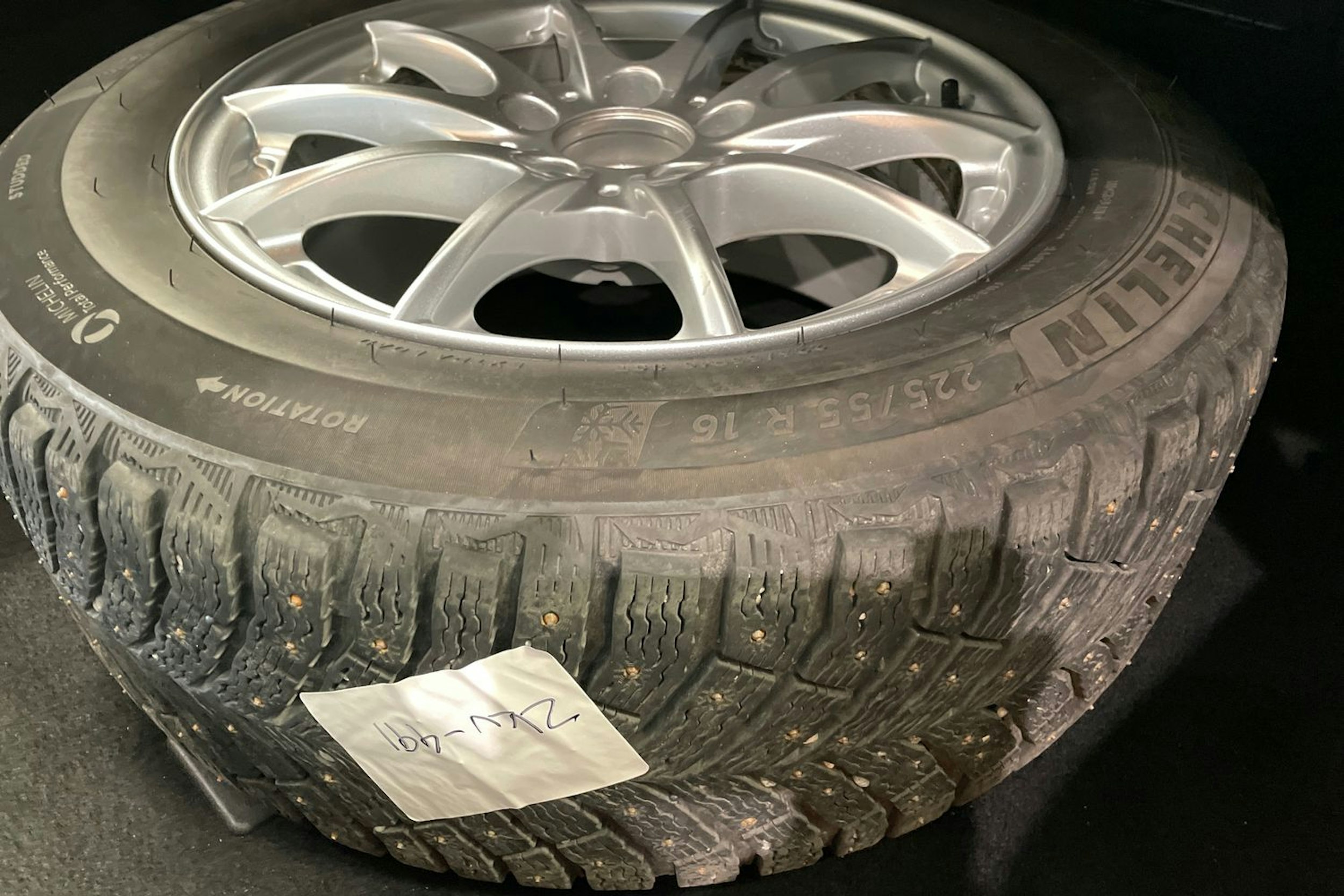 Musta Mercedes-Benz E 2013 kuva 10.