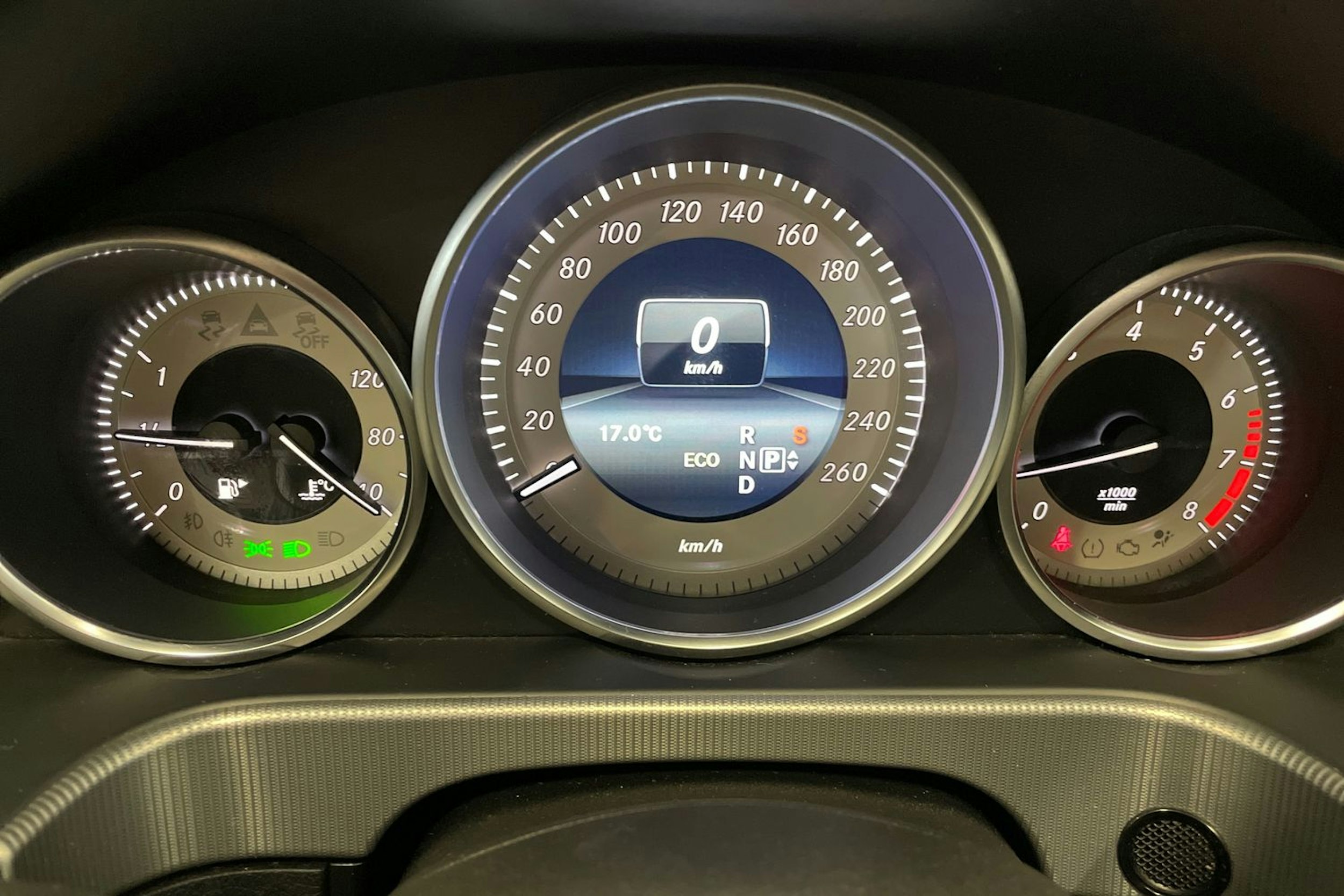 Musta Mercedes-Benz E 2013 kuva 18.