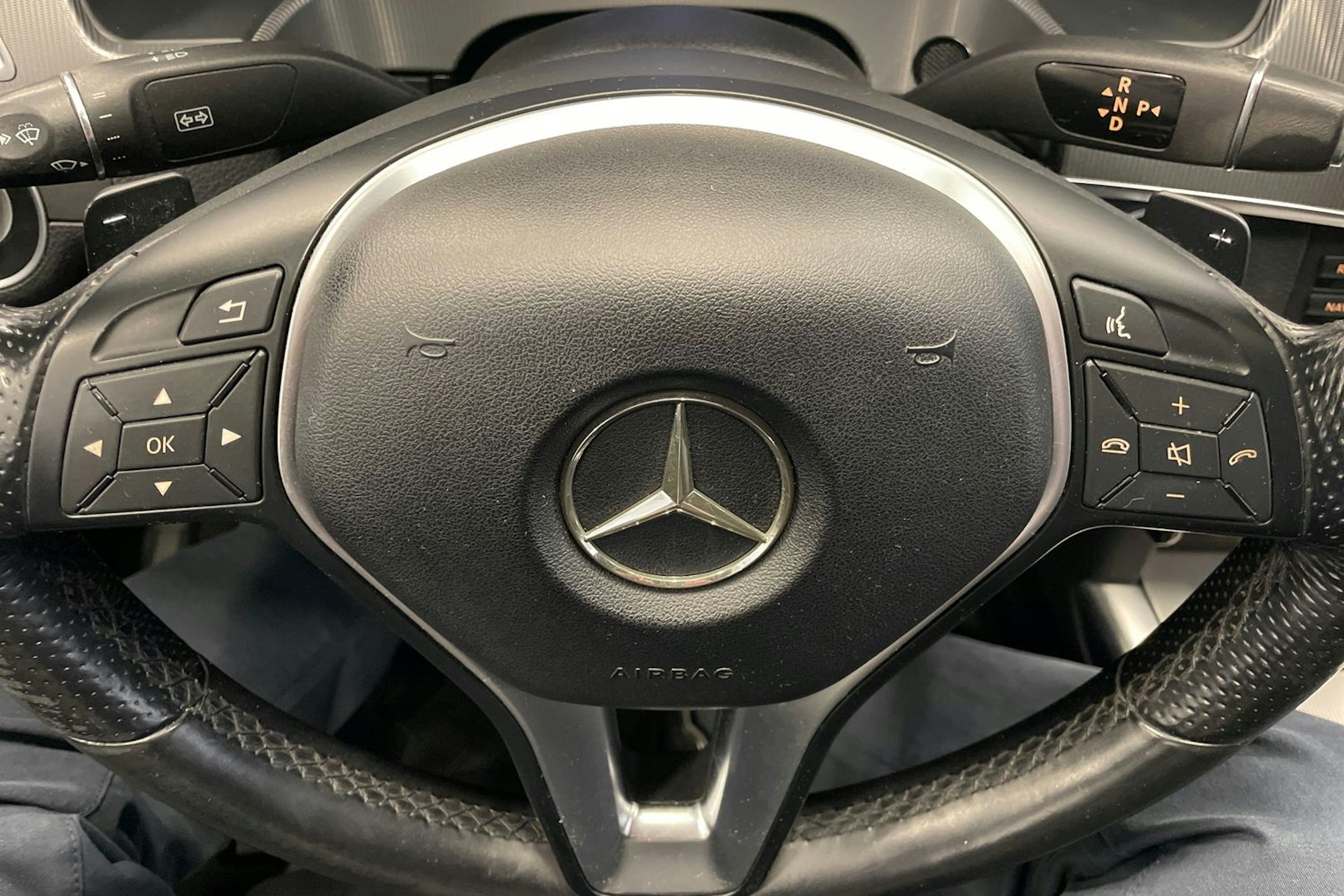 Musta Mercedes-Benz E 2013 kuva 19.