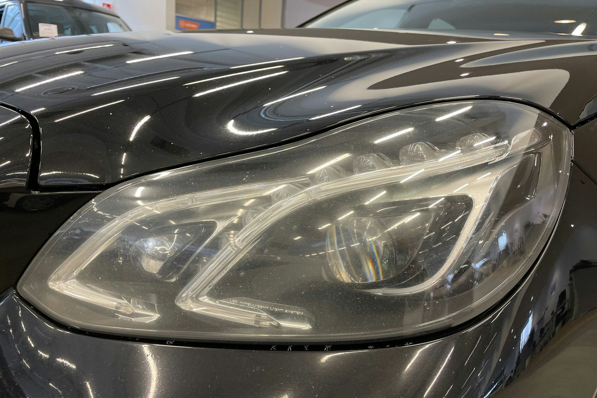 Musta Mercedes-Benz E 2013 kuva 25.