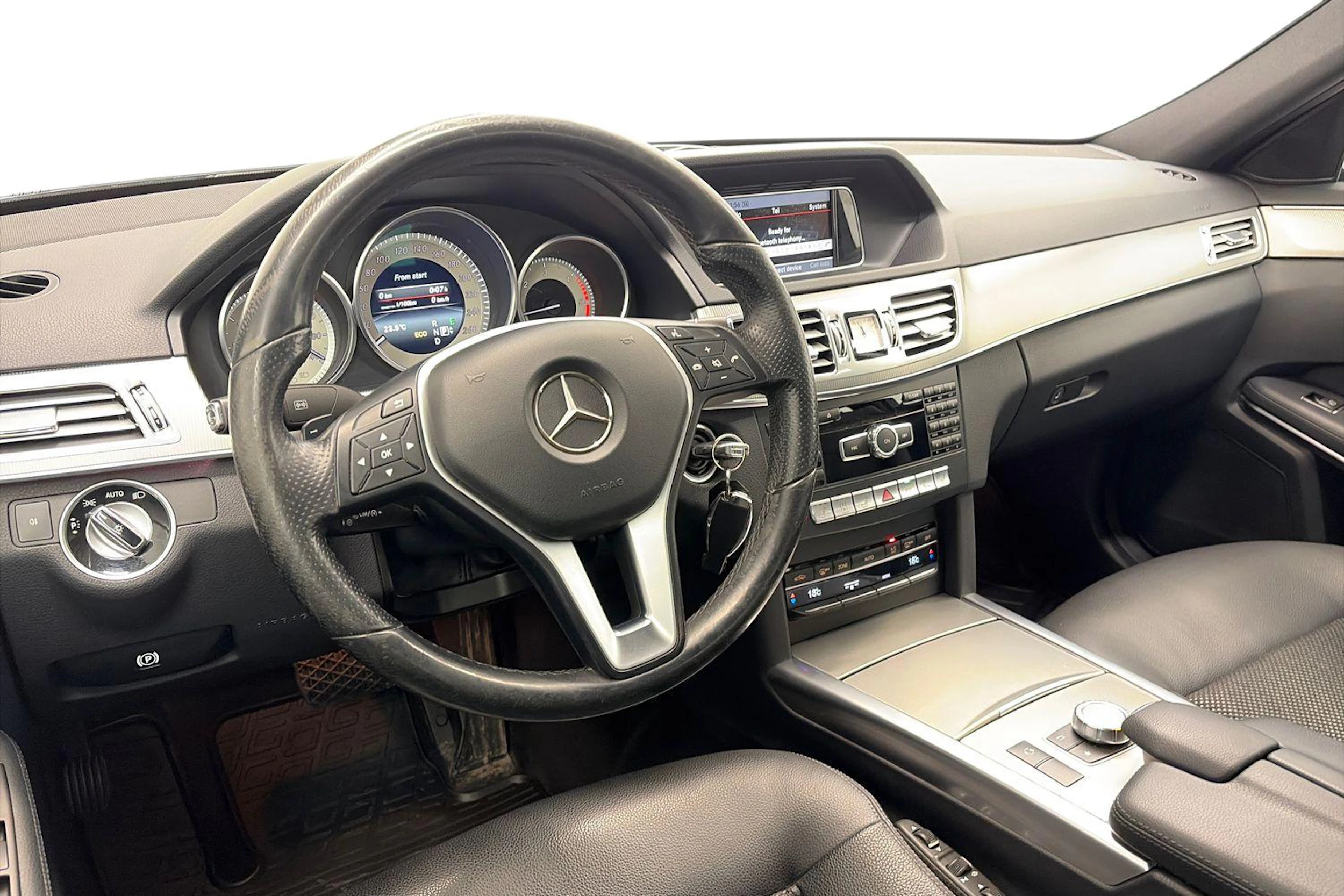 harmaa Mercedes-Benz E 2014 kuva 8.