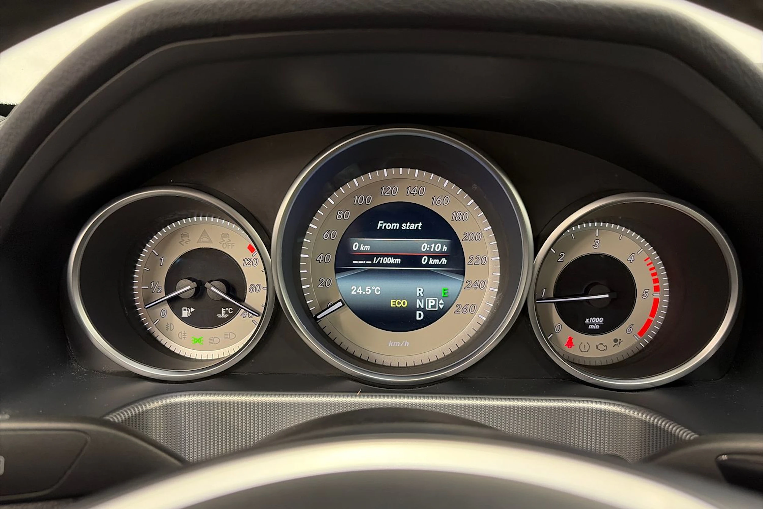 harmaa Mercedes-Benz E 2014 kuva 21.