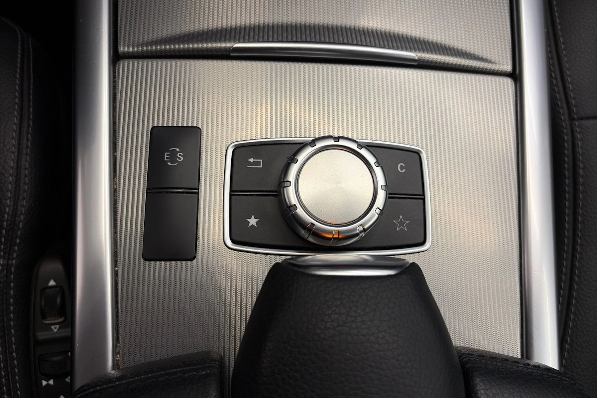 harmaa Mercedes-Benz E 2014 kuva 28.