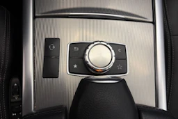 harmaa Mercedes-Benz E 2014 kuva 28.