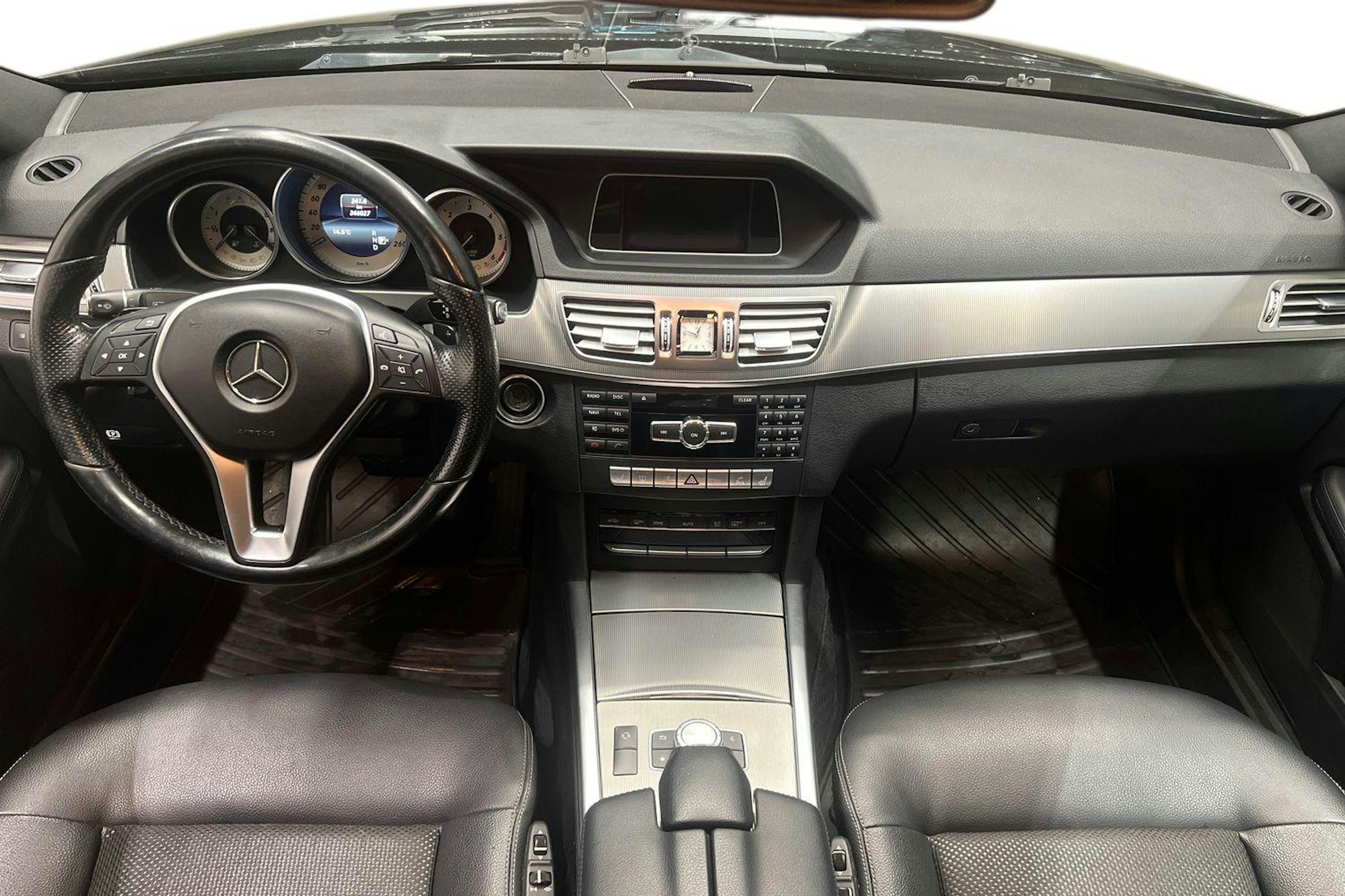 Musta Mercedes-Benz E 2014 kuva 9.