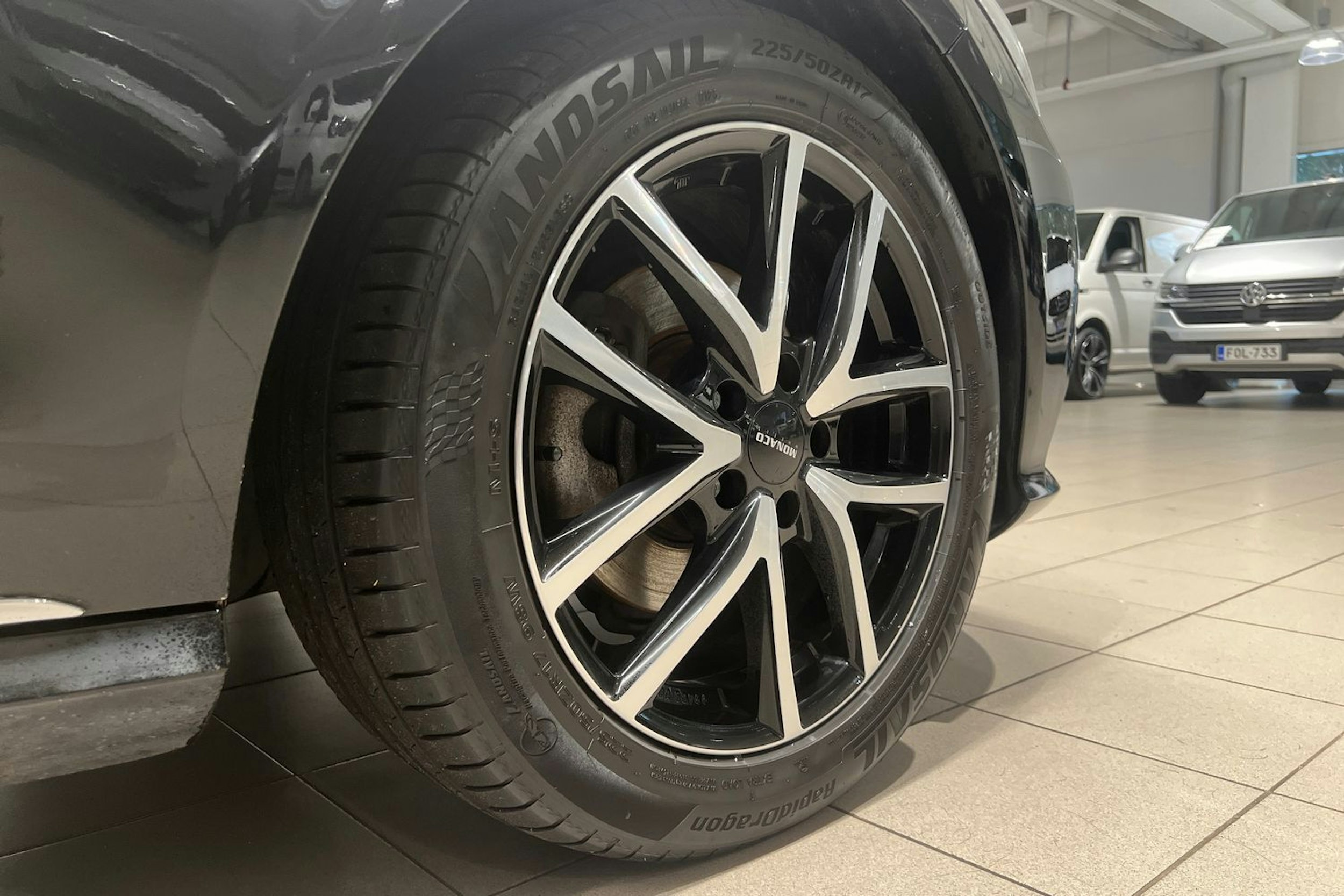 Musta Mercedes-Benz E 2014 kuva 11.