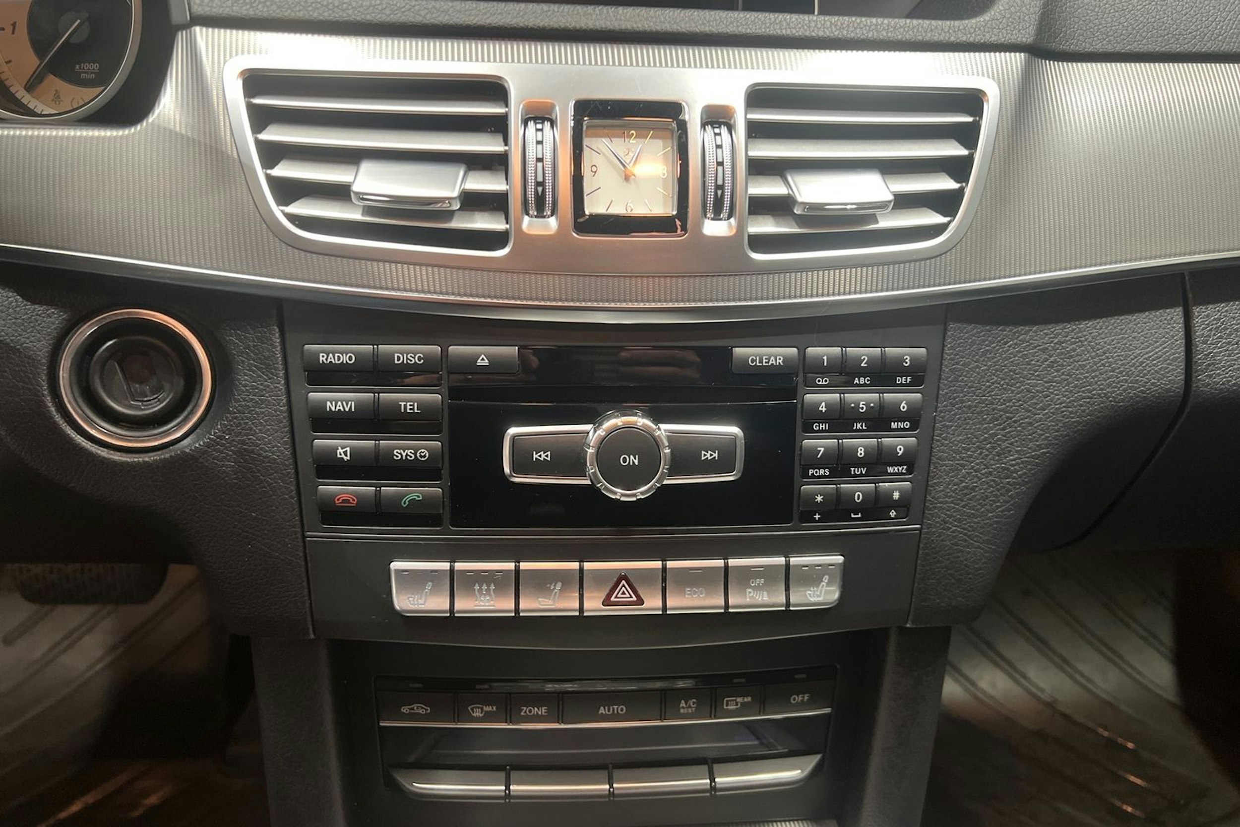 Musta Mercedes-Benz E 2014 kuva 14.