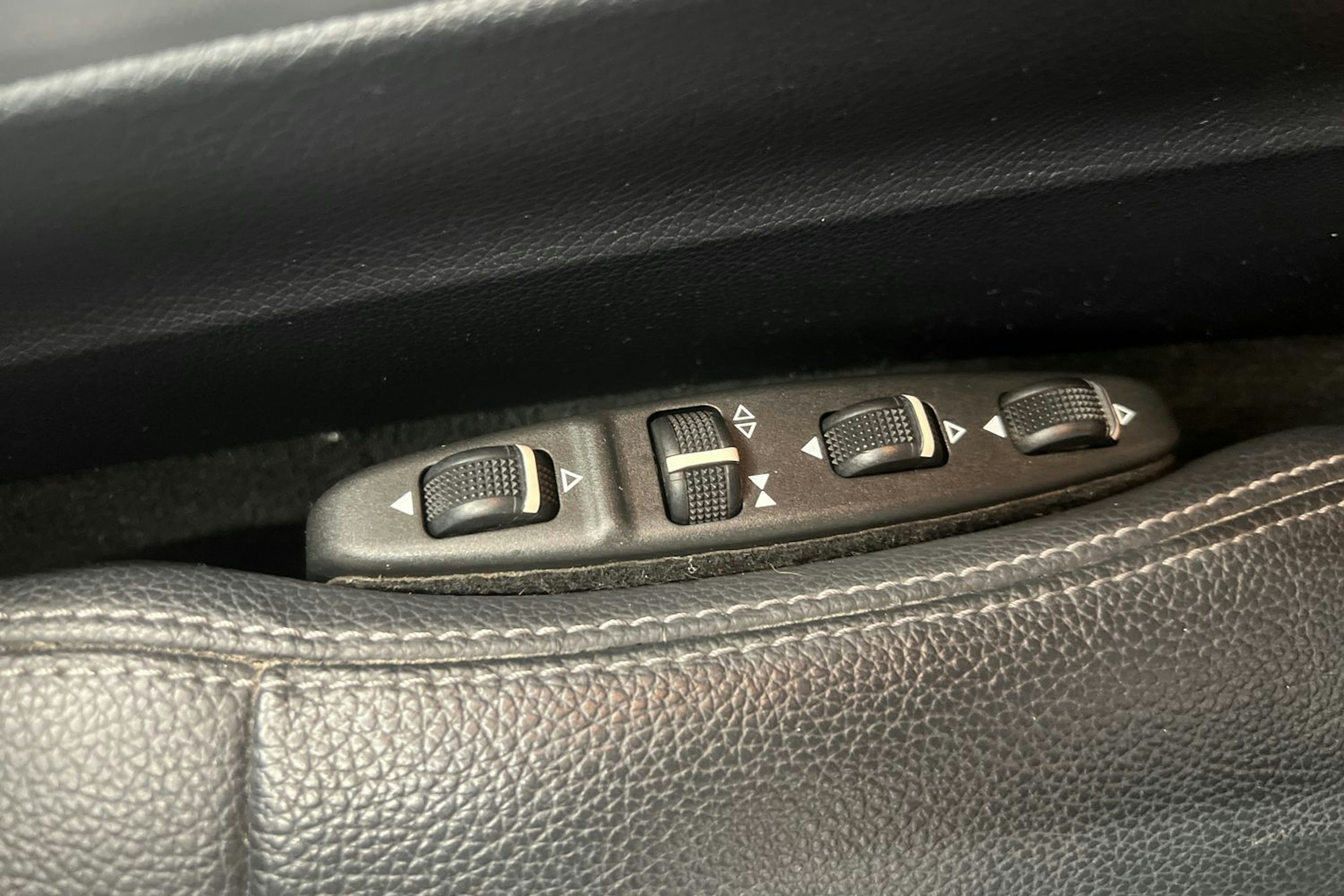 Musta Mercedes-Benz E 2014 kuva 16.