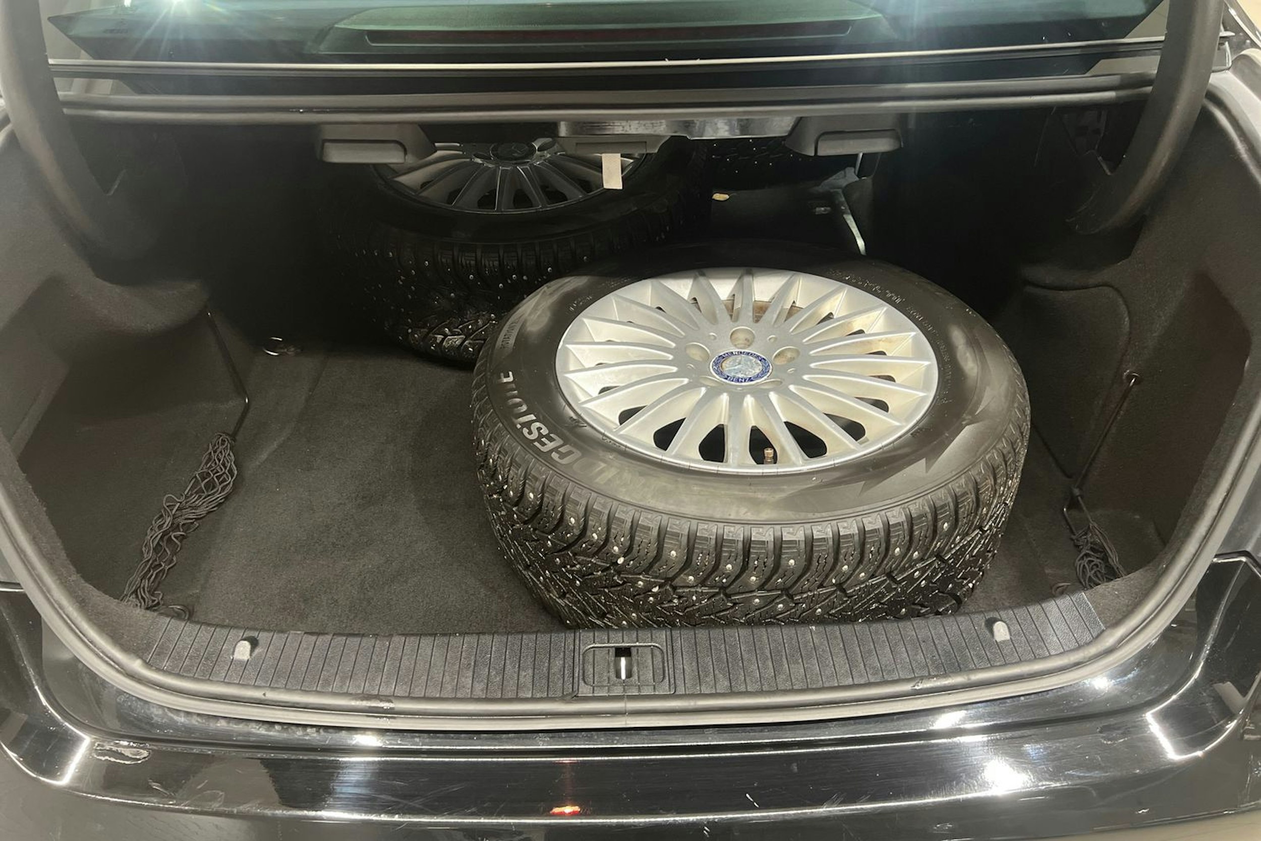 Musta Mercedes-Benz E 2014 kuva 17.