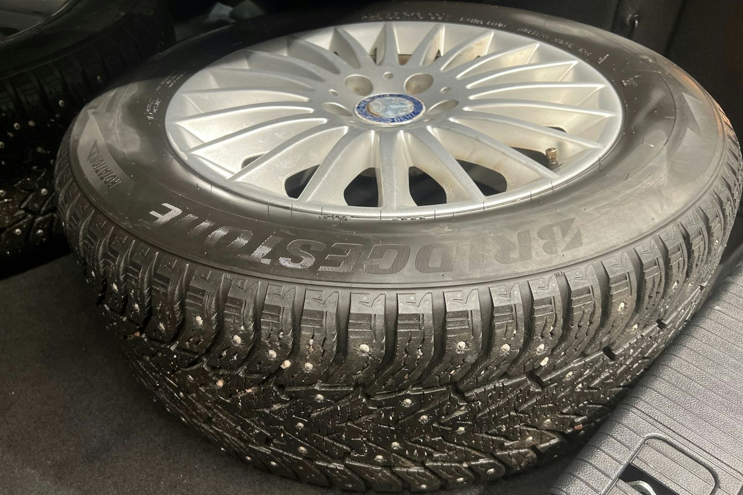 Musta Mercedes-Benz E 2014 kuva 18.