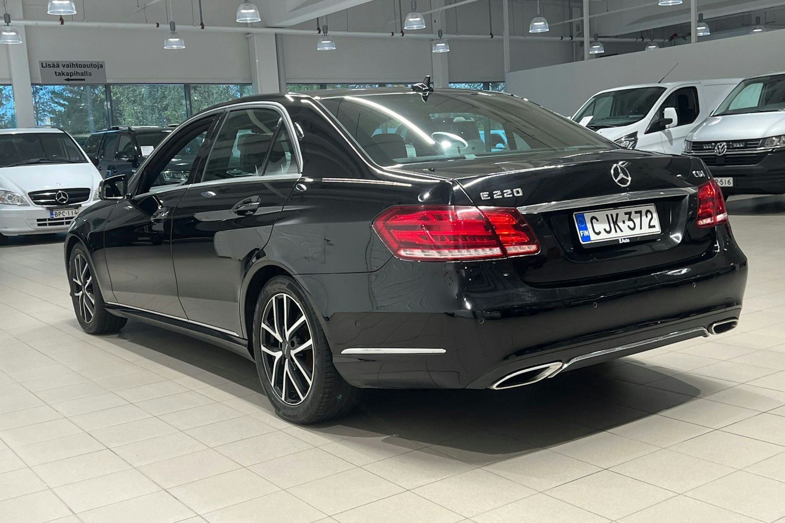 Musta Mercedes-Benz E 2014 kuva 19.