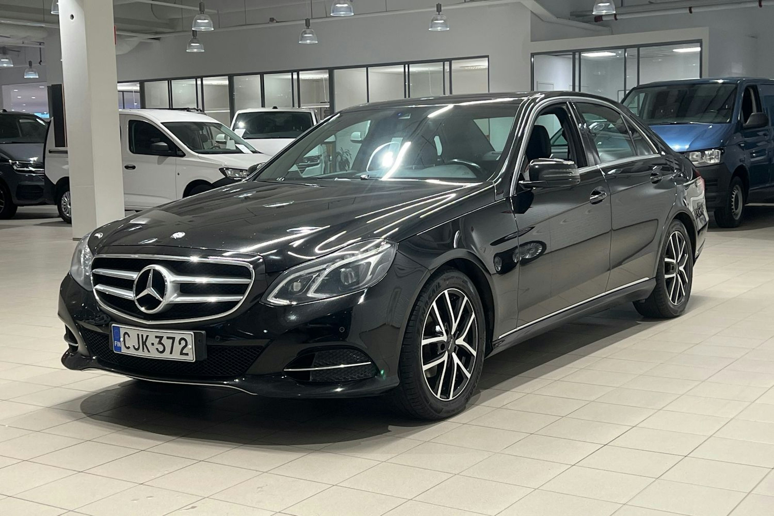 Musta Mercedes-Benz E 2014 kuva 20.