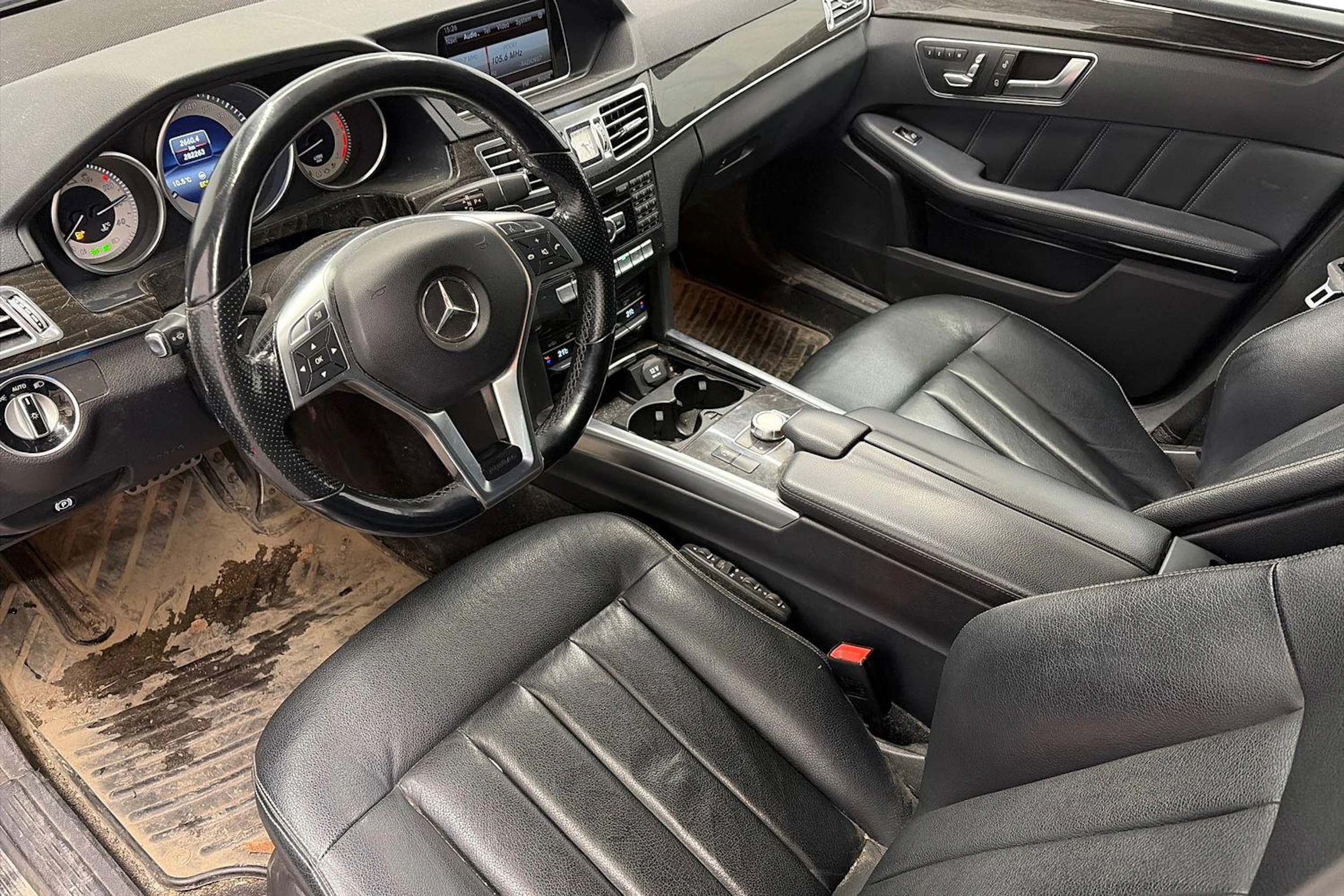 harmaa Mercedes-Benz E 2014 kuva 3.