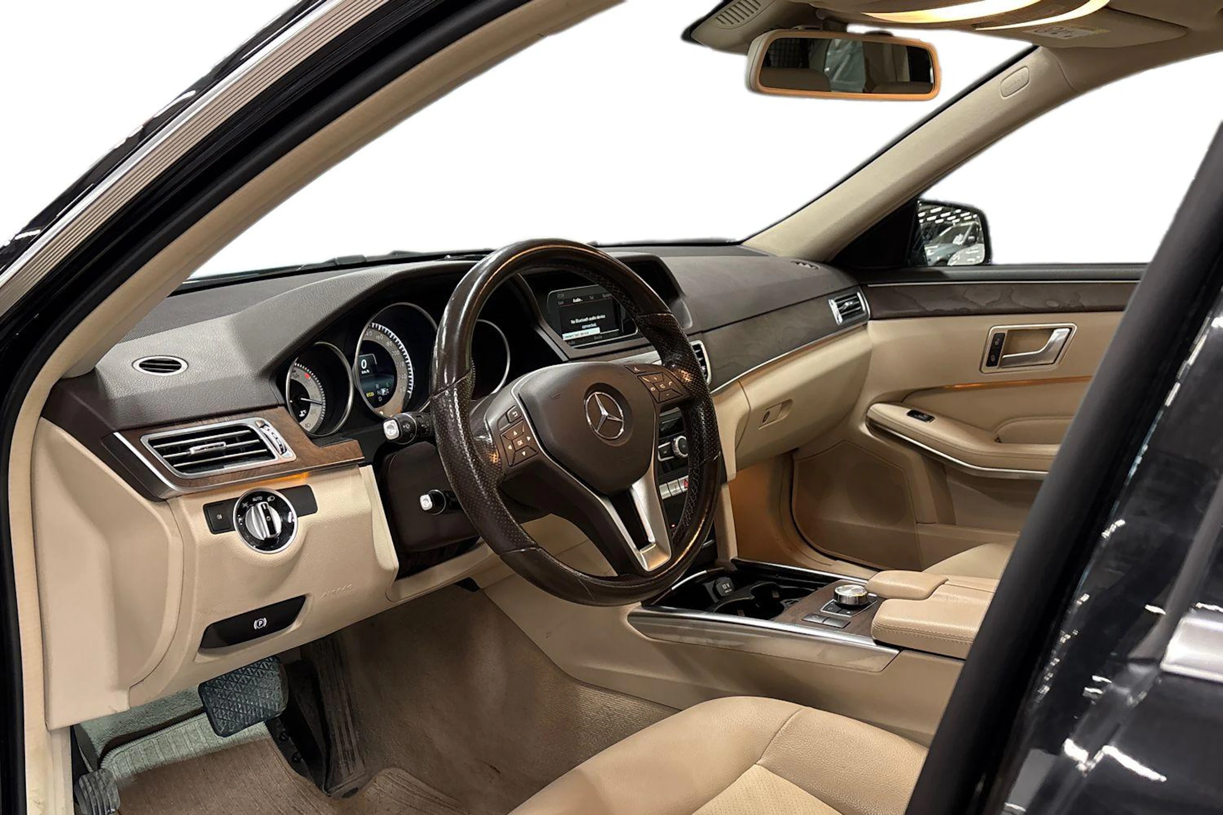 musta Mercedes-Benz E 2014 kuva 3.