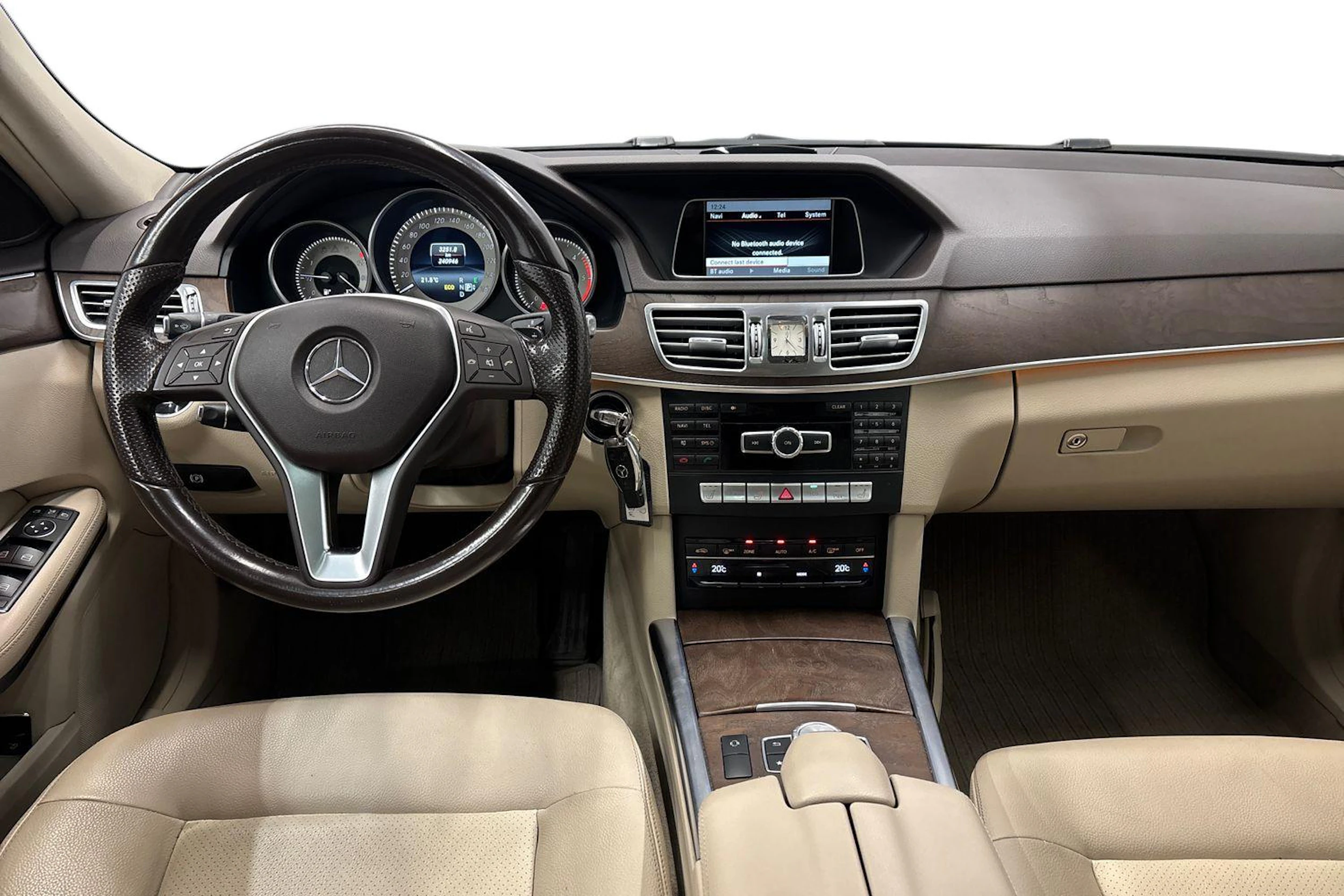 musta Mercedes-Benz E 2014 kuva 7.