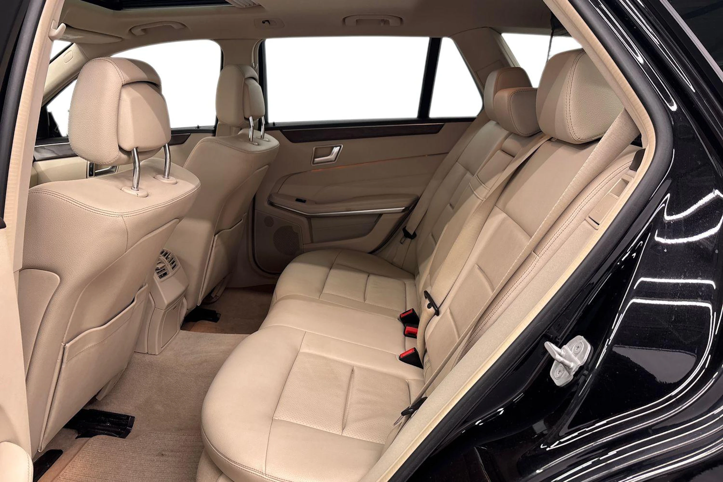 musta Mercedes-Benz E 2014 kuva 8.