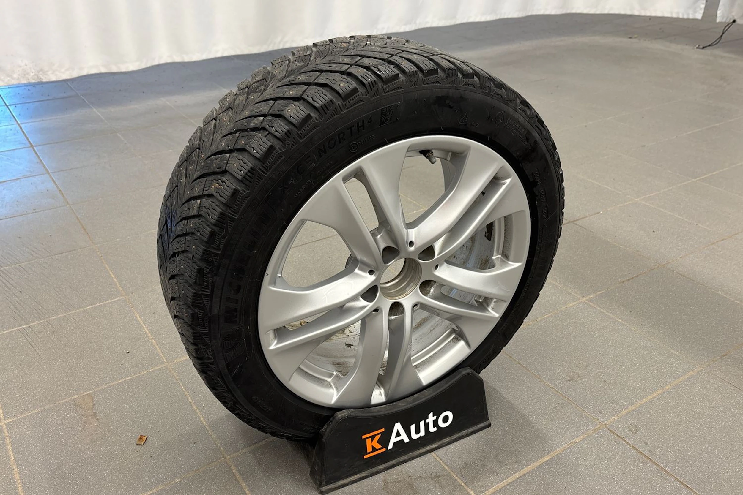 musta Mercedes-Benz E 2014 kuva 10.