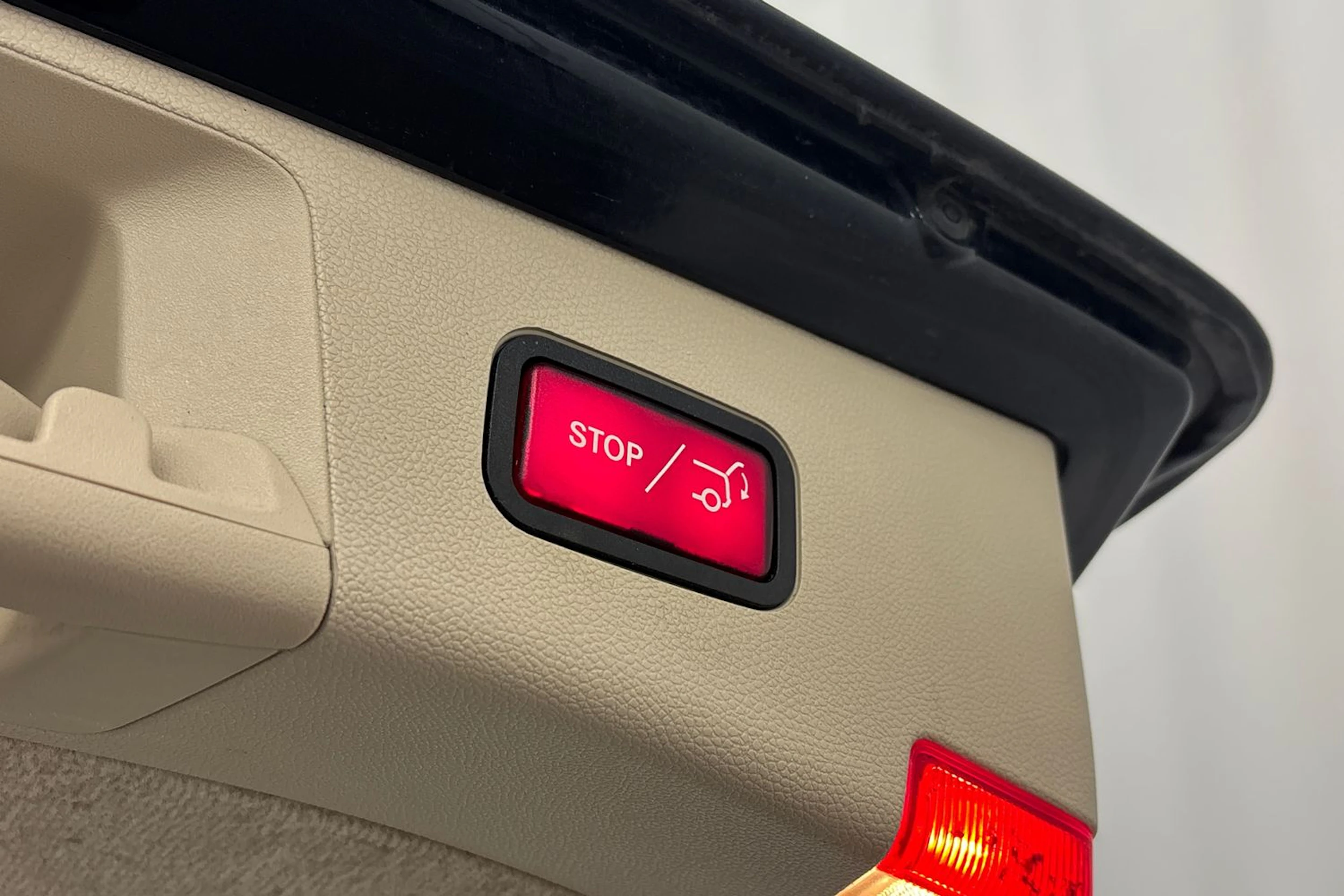 musta Mercedes-Benz E 2014 kuva 13.