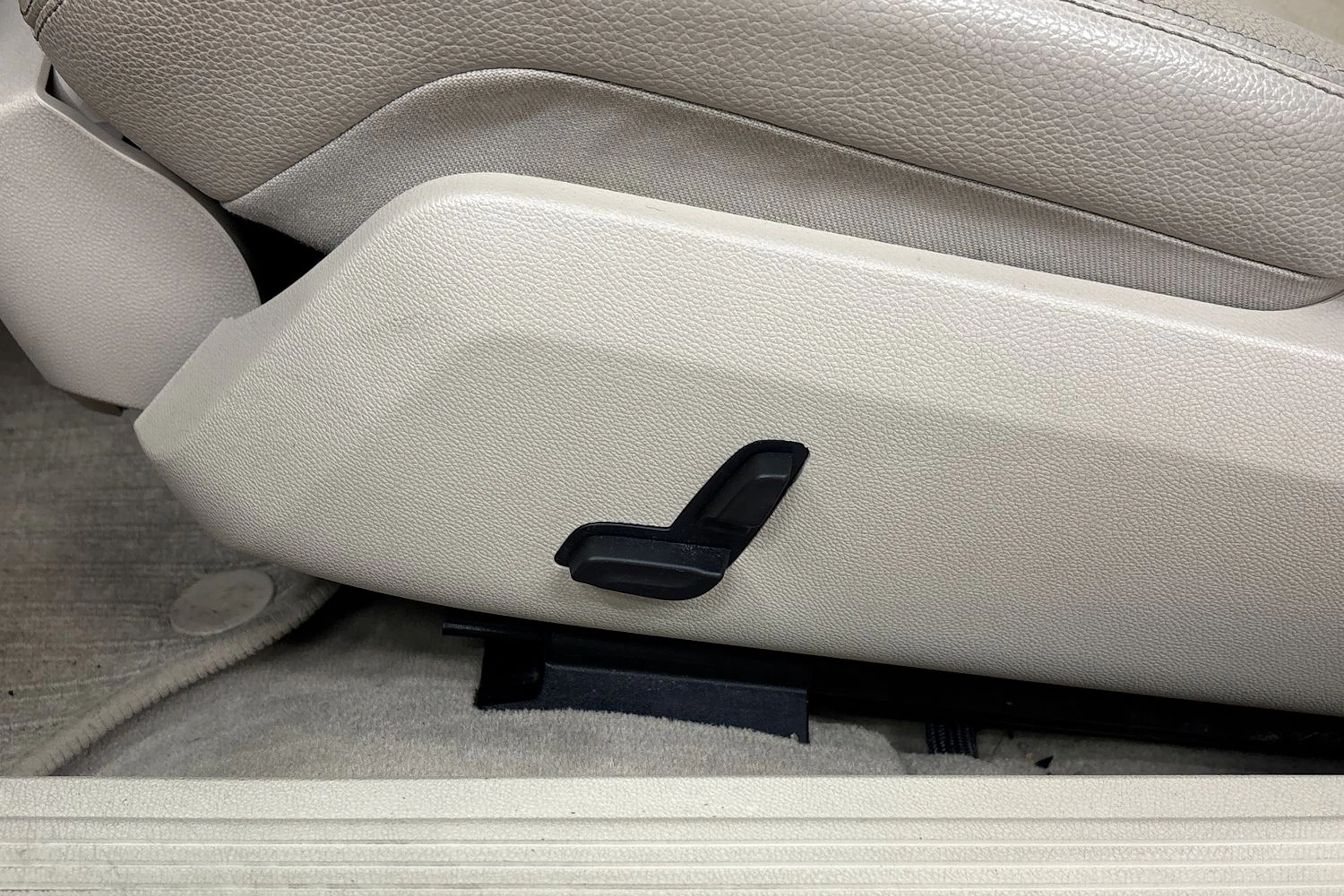 musta Mercedes-Benz E 2014 kuva 15.
