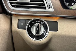 musta Mercedes-Benz E 2014 kuva 20.