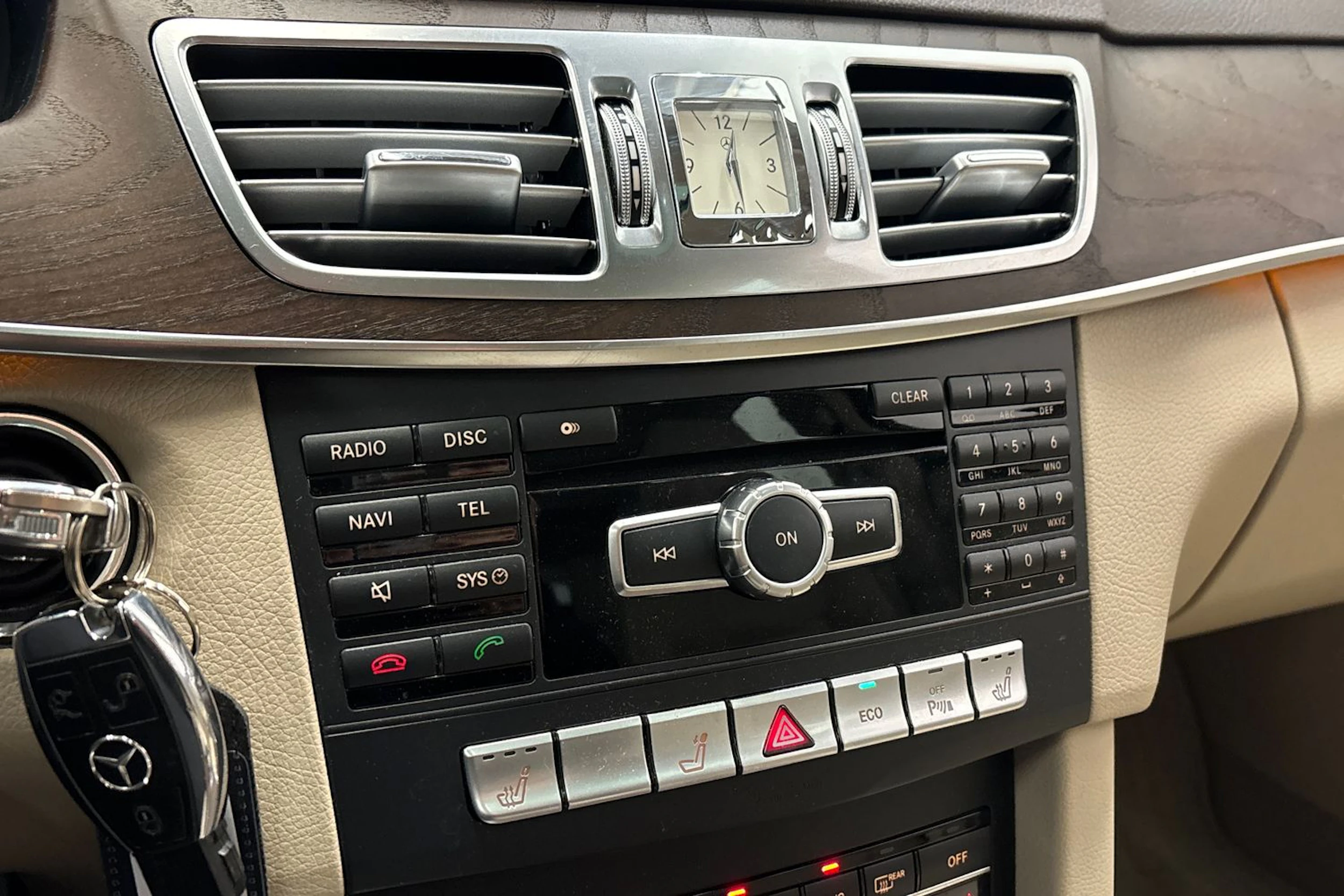 musta Mercedes-Benz E 2014 kuva 23.