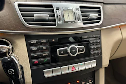 musta Mercedes-Benz E 2014 kuva 23.