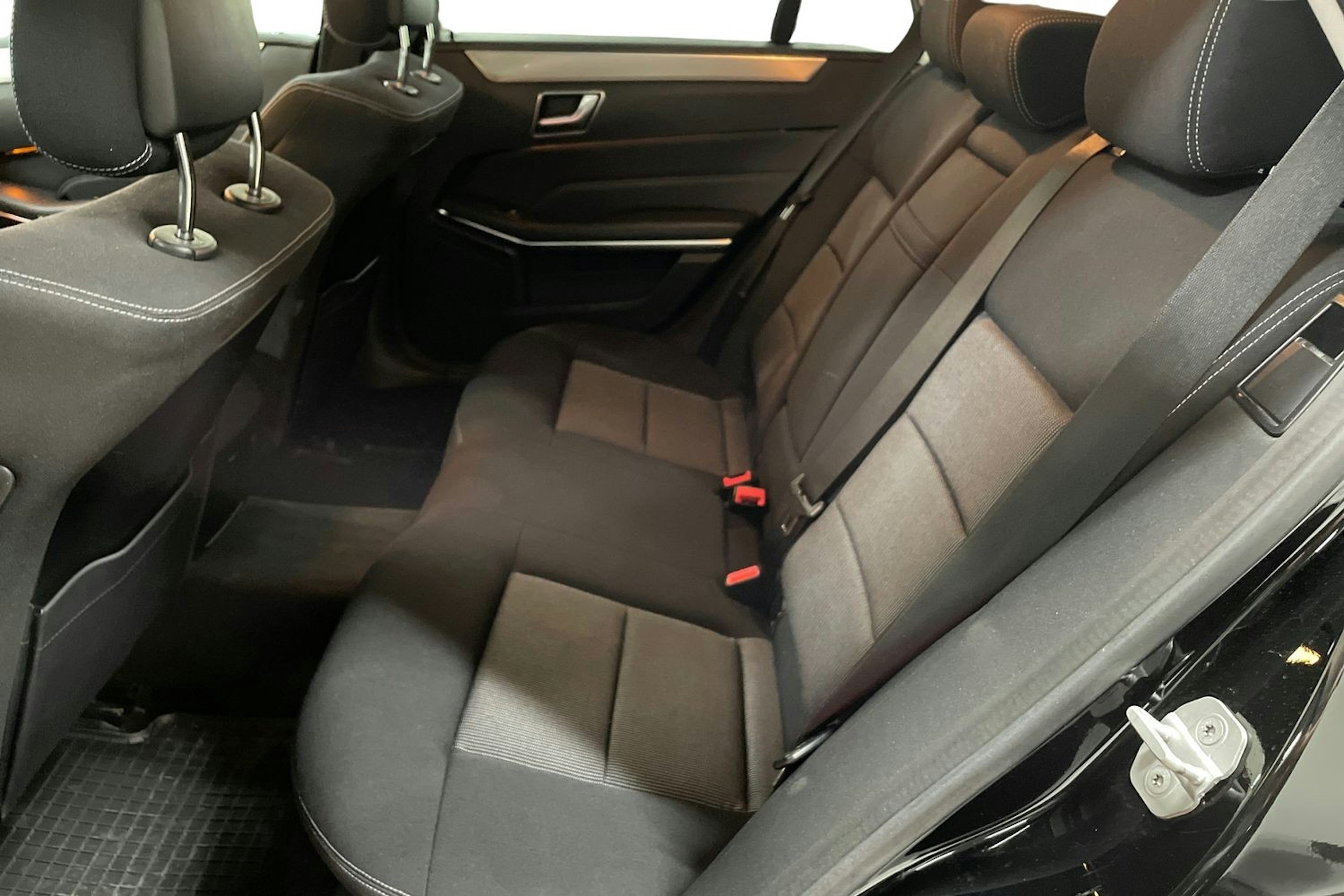 musta Mercedes-Benz E 2014 kuva 10.