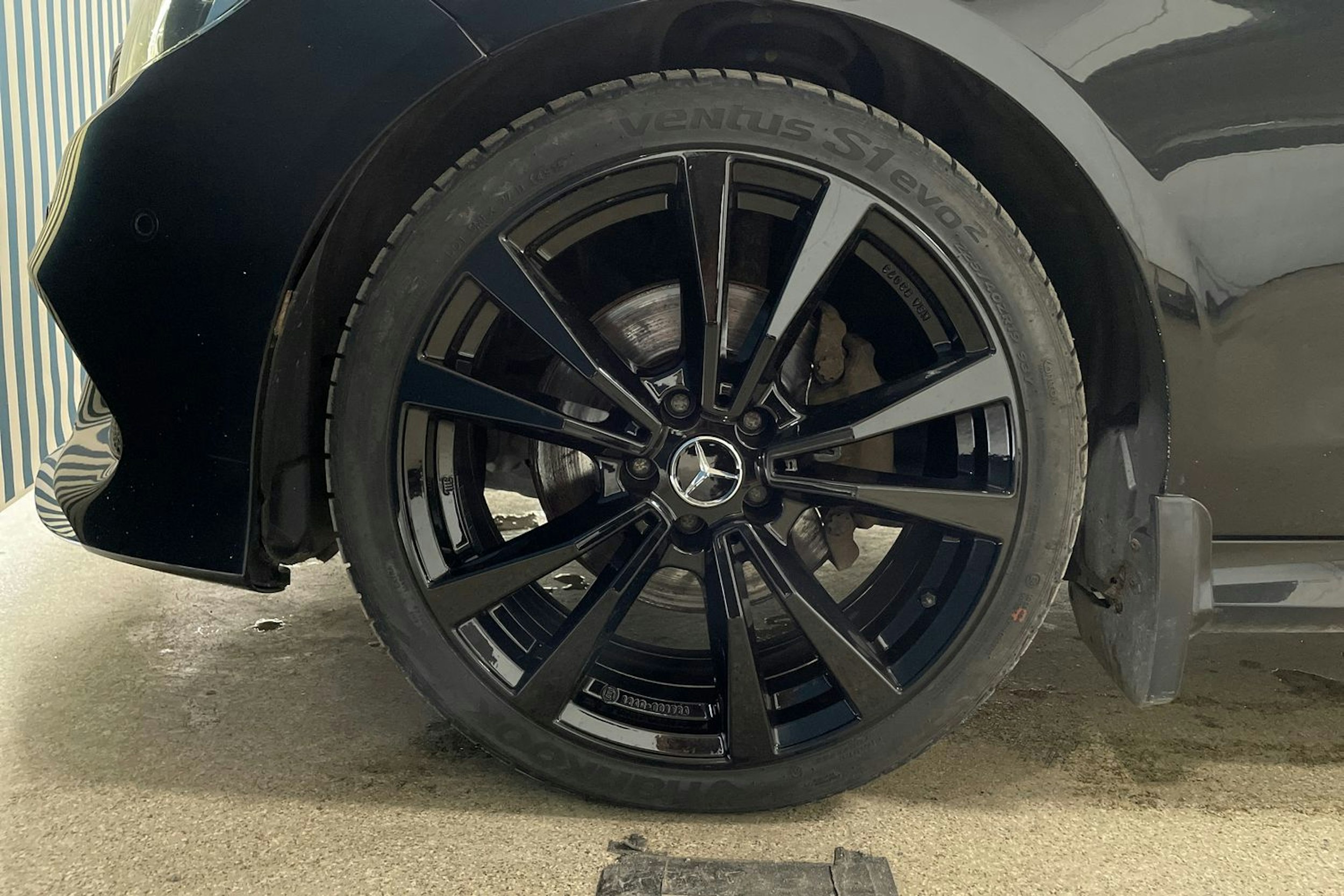 musta Mercedes-Benz E 2014 kuva 13.