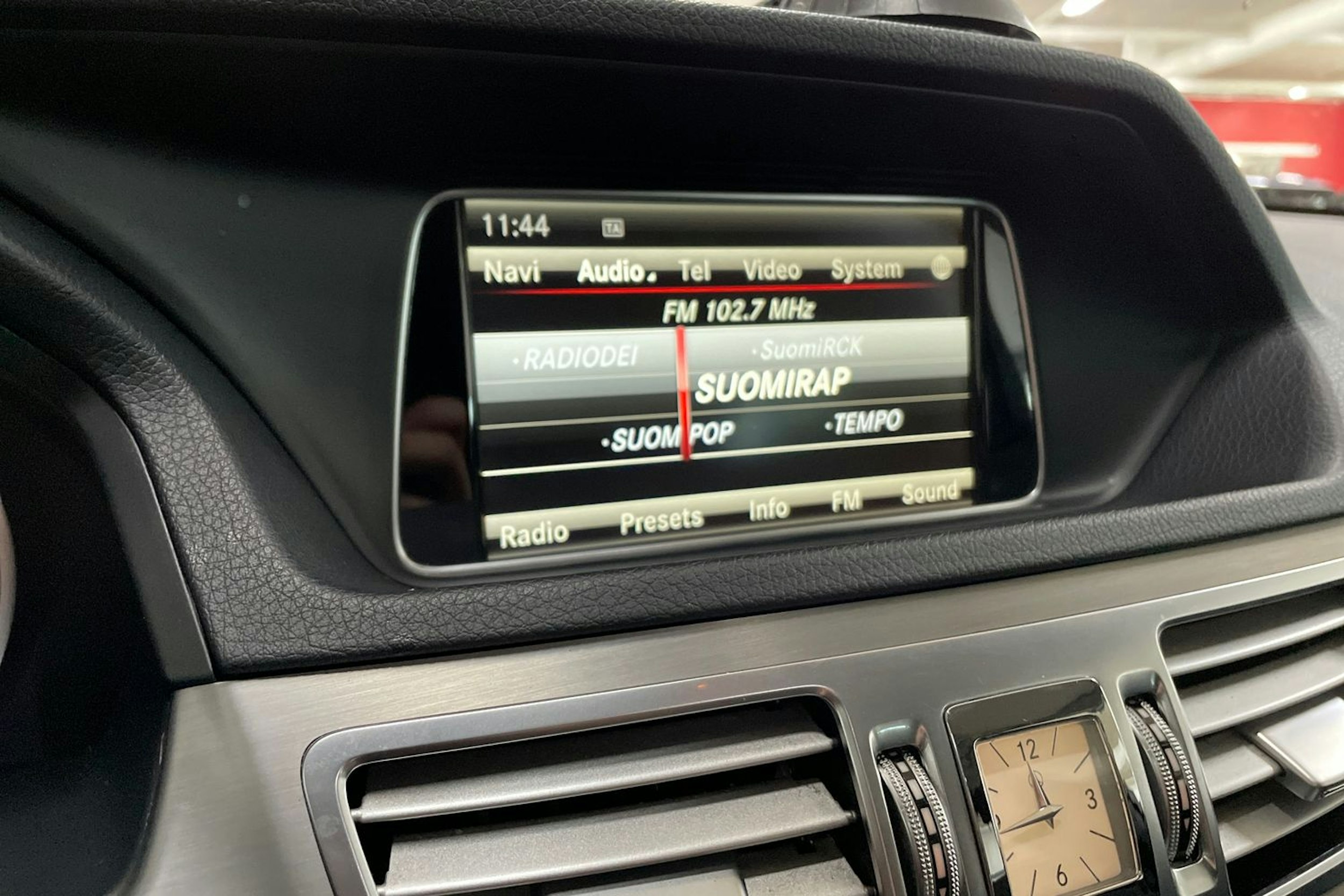 musta Mercedes-Benz E 2014 kuva 18.
