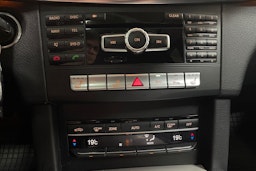 musta Mercedes-Benz E 2014 kuva 19.