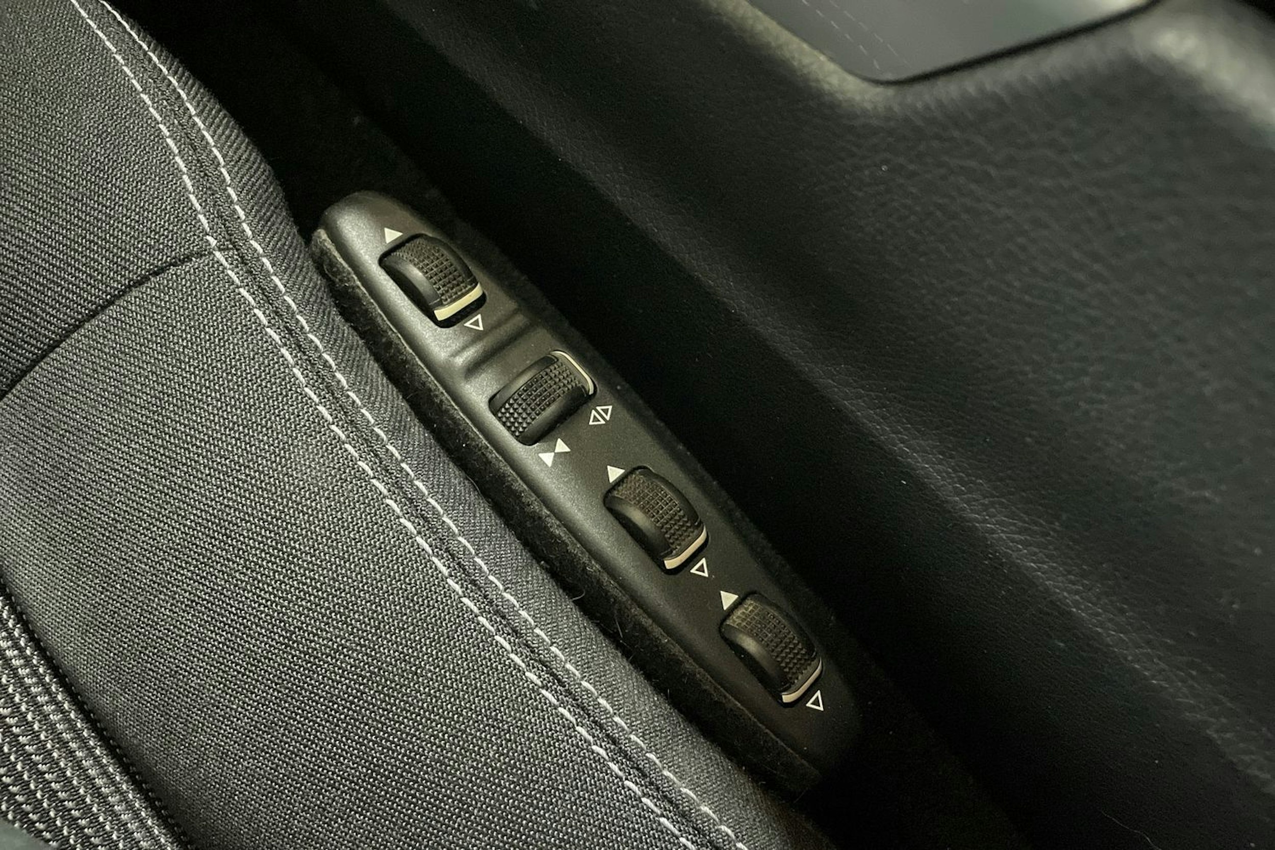 musta Mercedes-Benz E 2014 kuva 23.