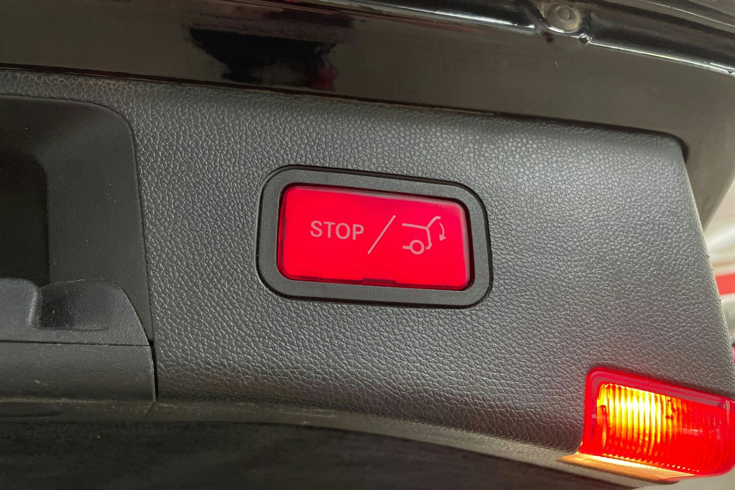 musta Mercedes-Benz E 2014 kuva 30.