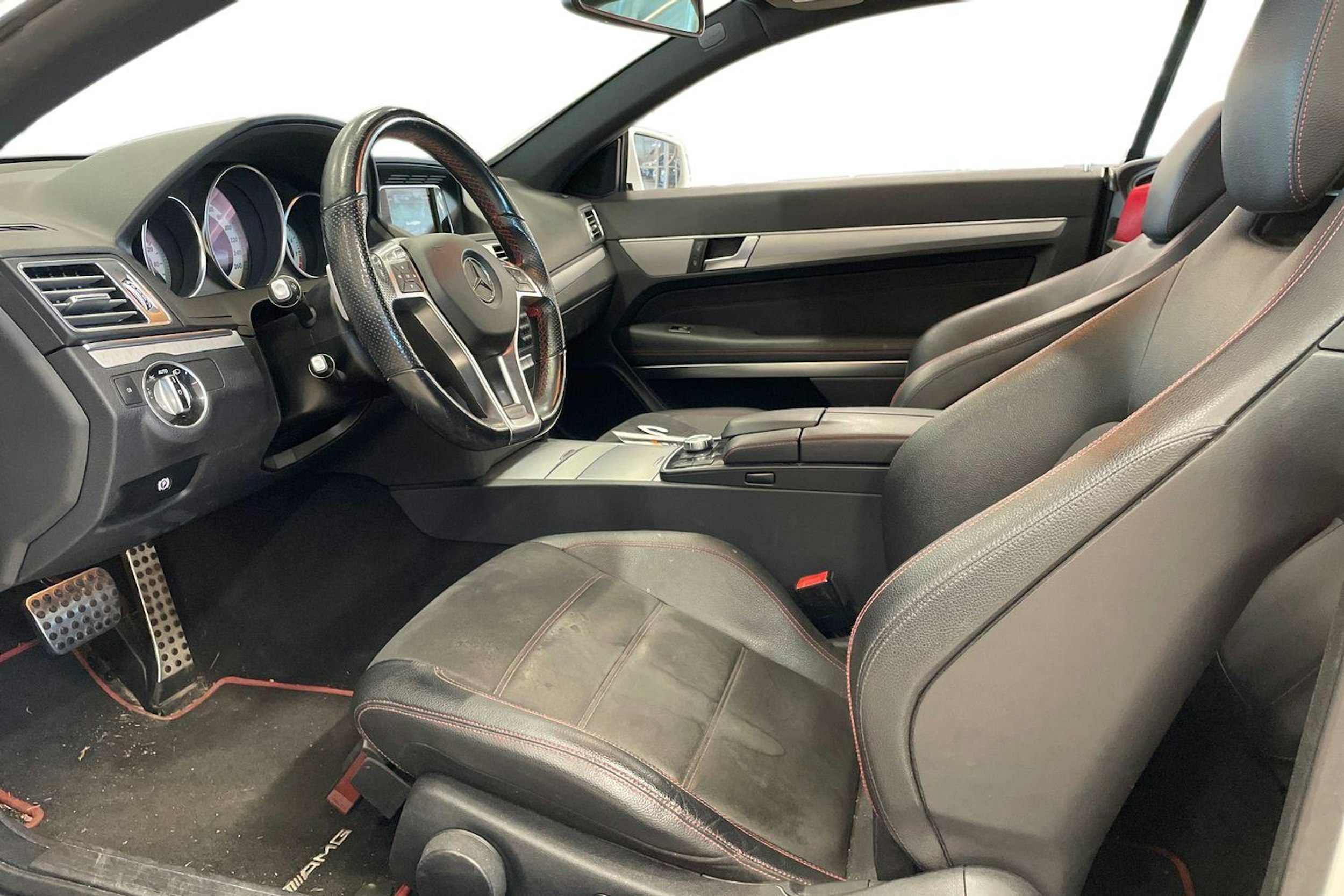 Valkoinen Mercedes-Benz E 2014 kuva 3.