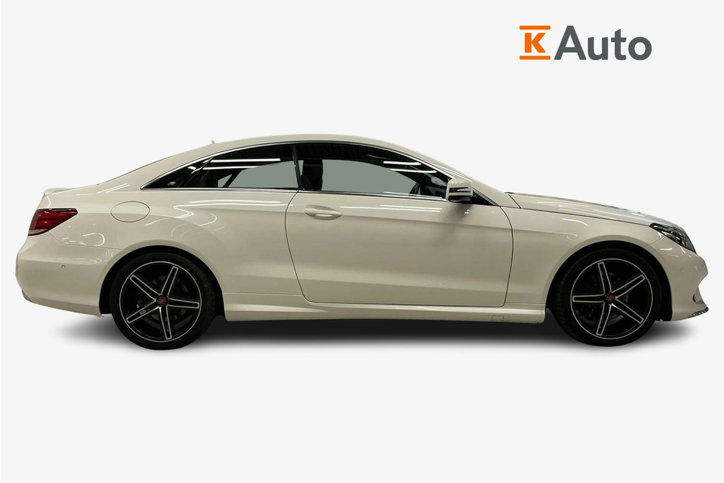 Valkoinen Mercedes-Benz E 2014 kuva 5.