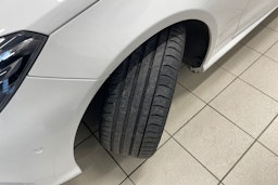 Valkoinen Mercedes-Benz E 2014 kuva 10.