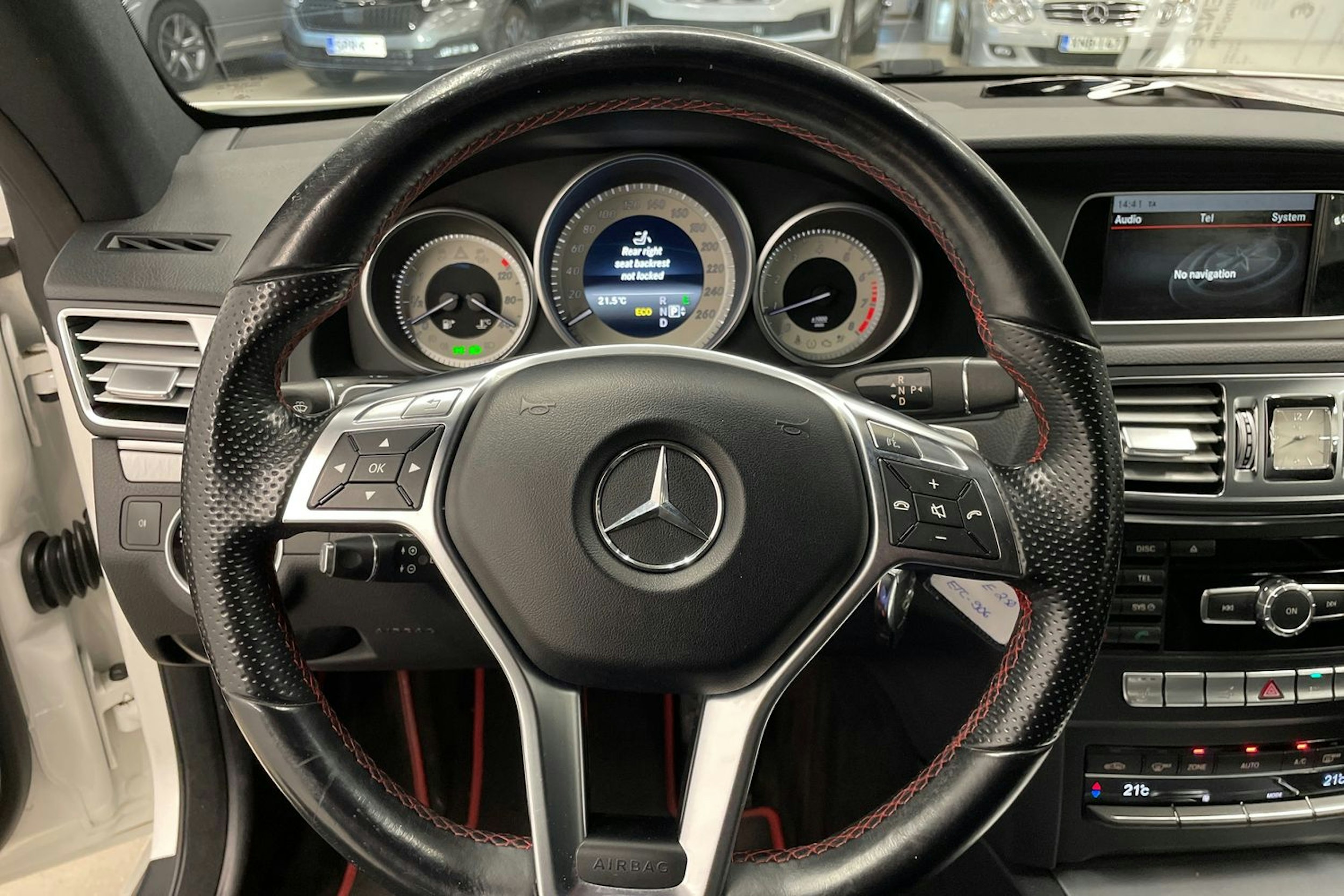 Valkoinen Mercedes-Benz E 2014 kuva 11.