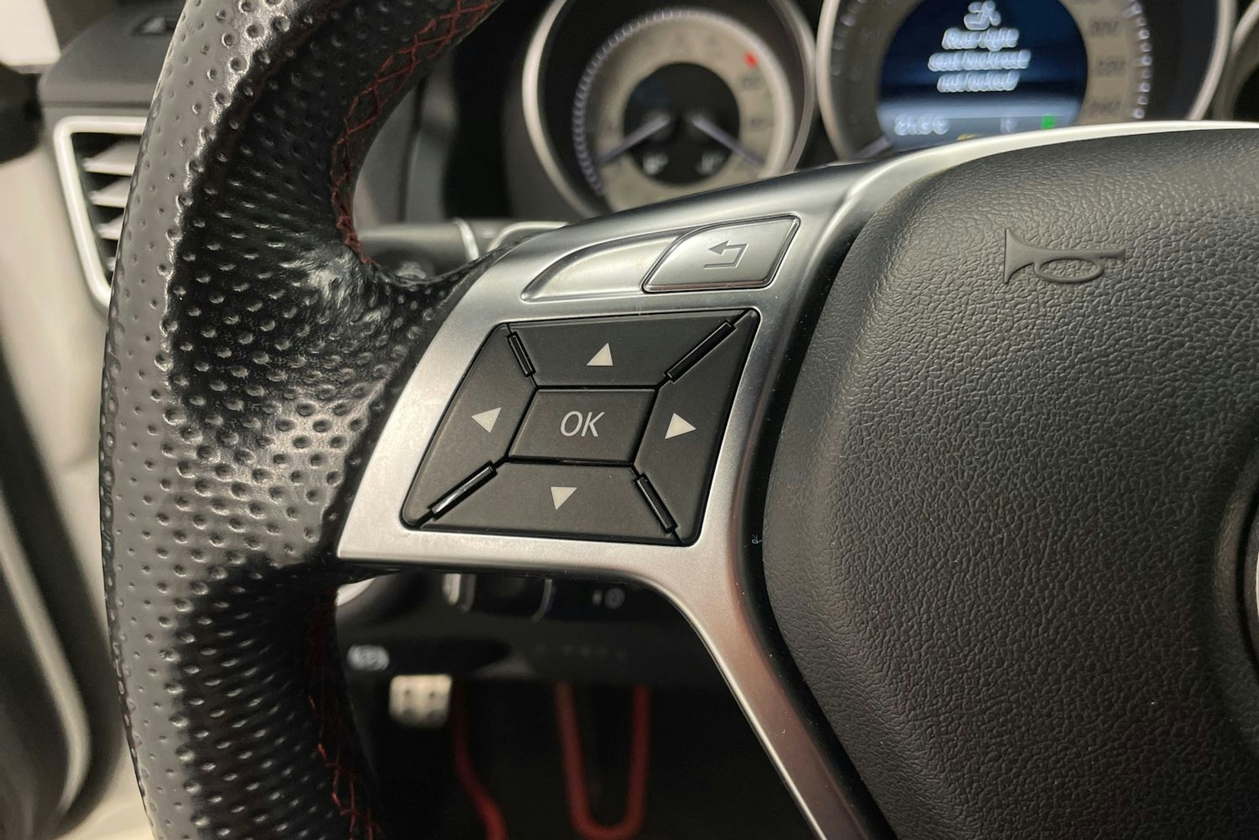 Valkoinen Mercedes-Benz E 2014 kuva 13.