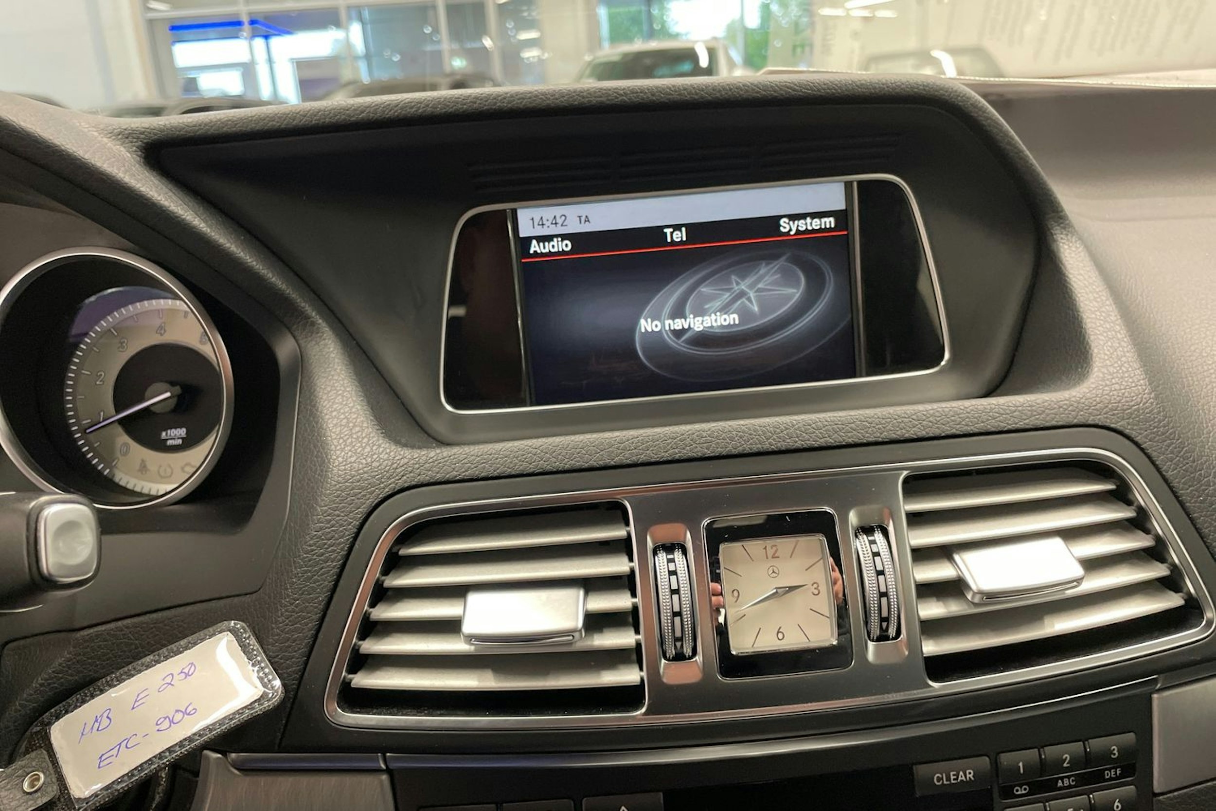 Valkoinen Mercedes-Benz E 2014 kuva 15.