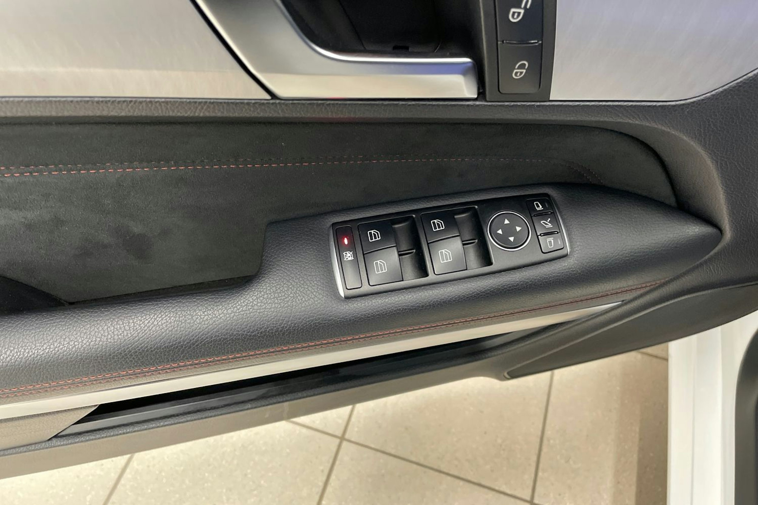 Valkoinen Mercedes-Benz E 2014 kuva 16.