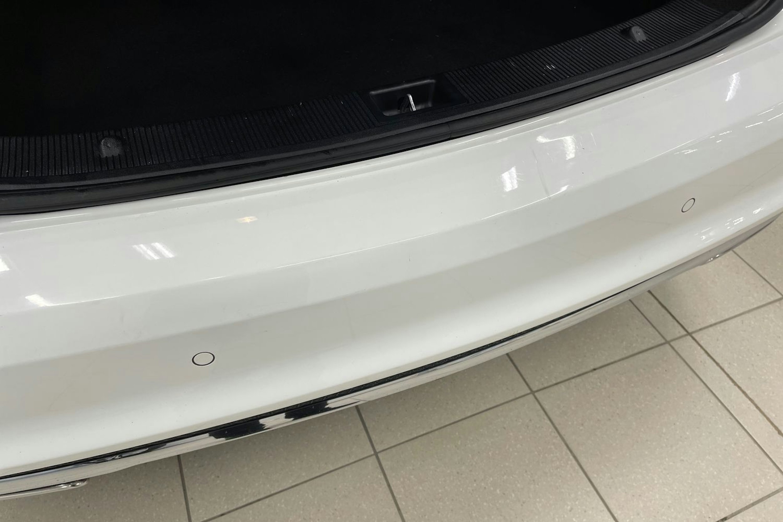 Valkoinen Mercedes-Benz E 2014 kuva 20.