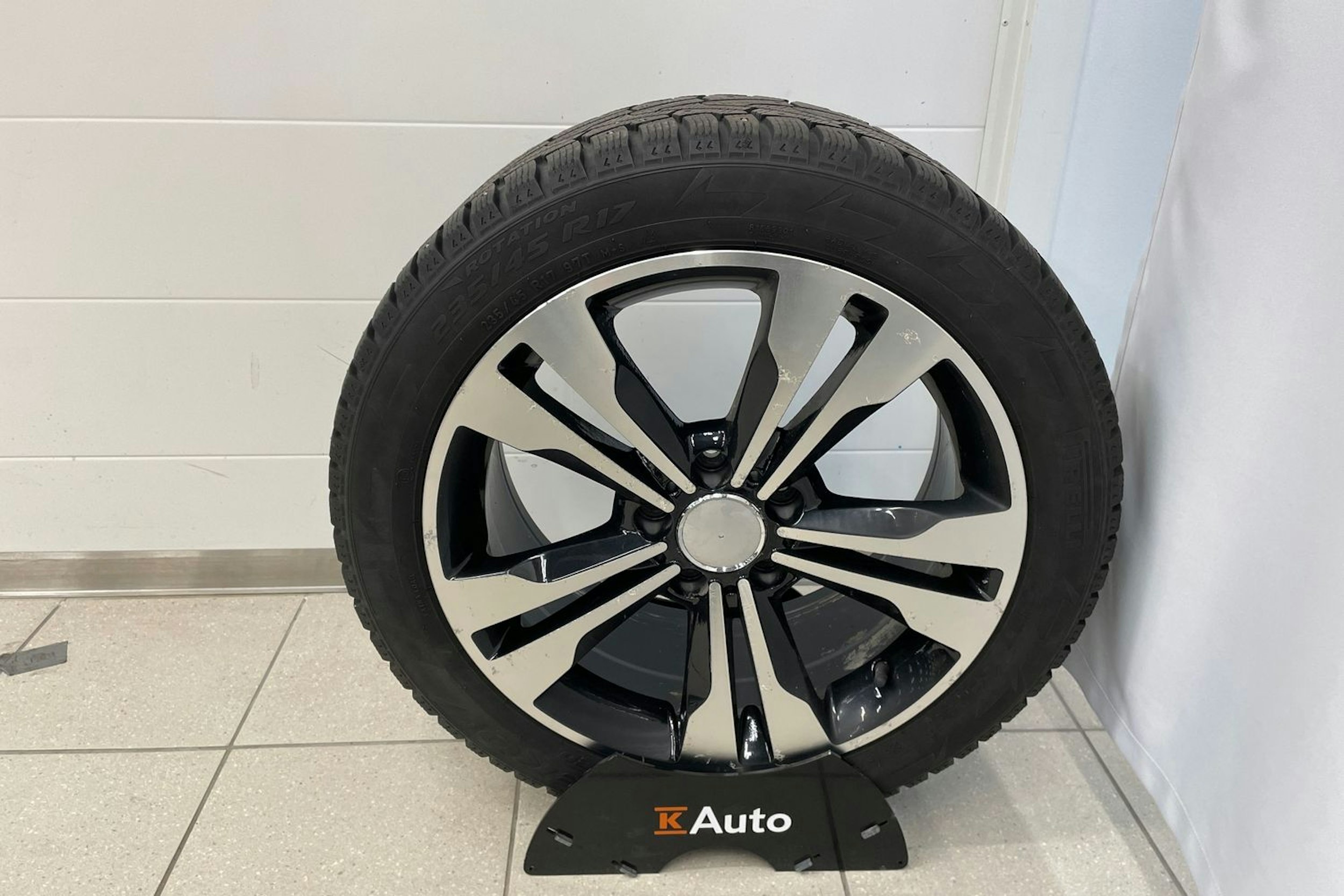 Valkoinen Mercedes-Benz E 2014 kuva 21.