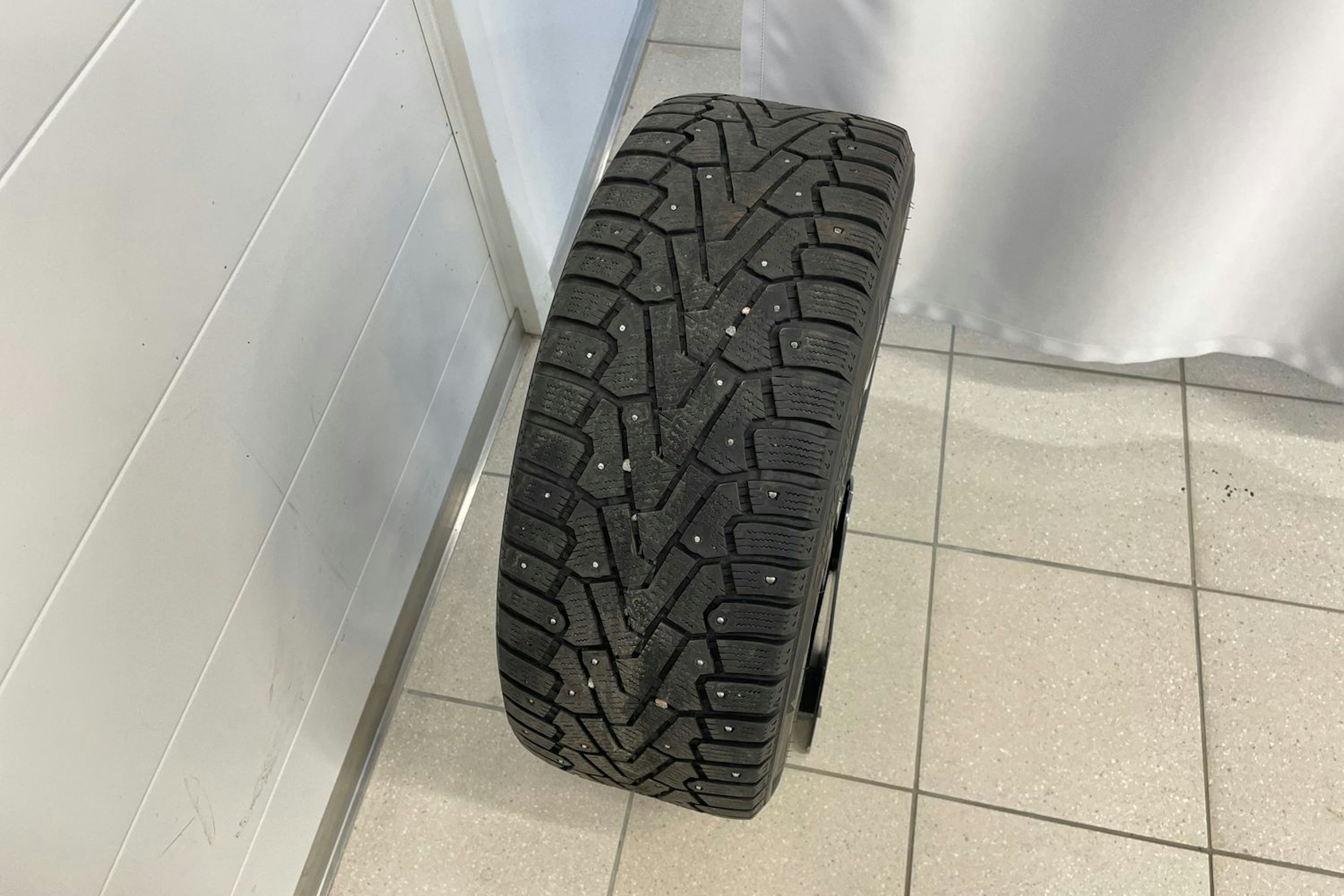 Valkoinen Mercedes-Benz E 2014 kuva 22.