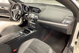 Valkoinen Mercedes-Benz E 2014 kuva 23.