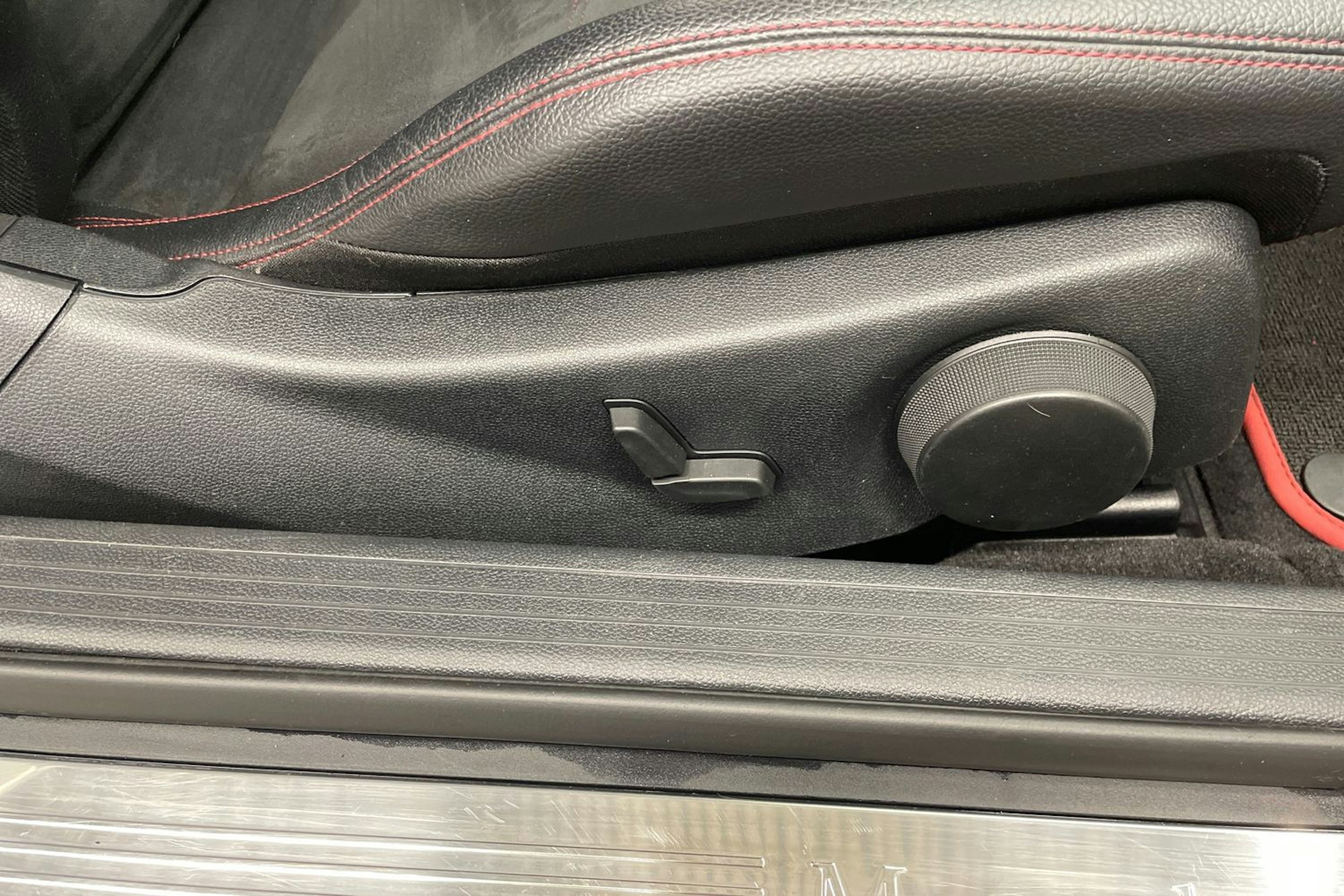 Valkoinen Mercedes-Benz E 2014 kuva 25.