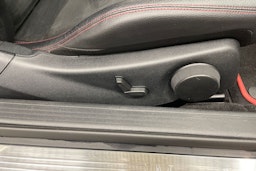 Valkoinen Mercedes-Benz E 2014 kuva 25.