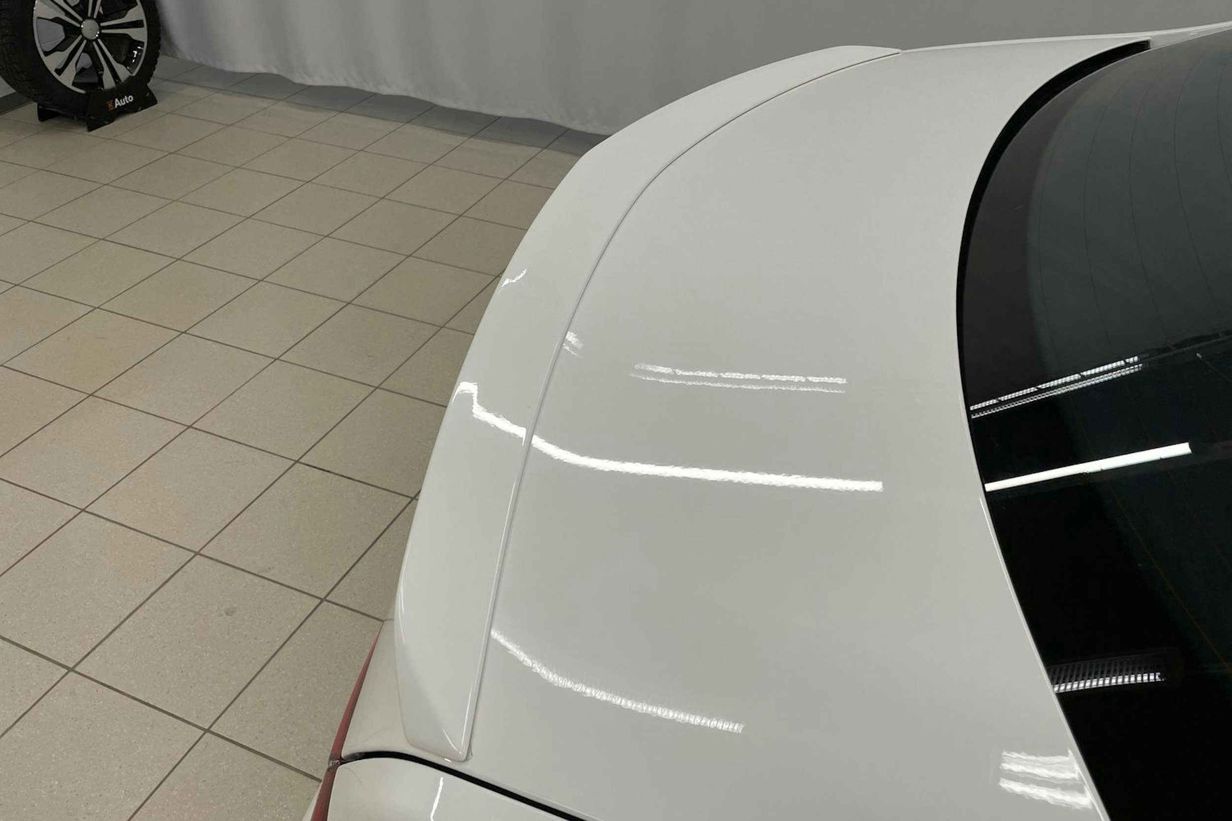 Valkoinen Mercedes-Benz E 2014 kuva 26.